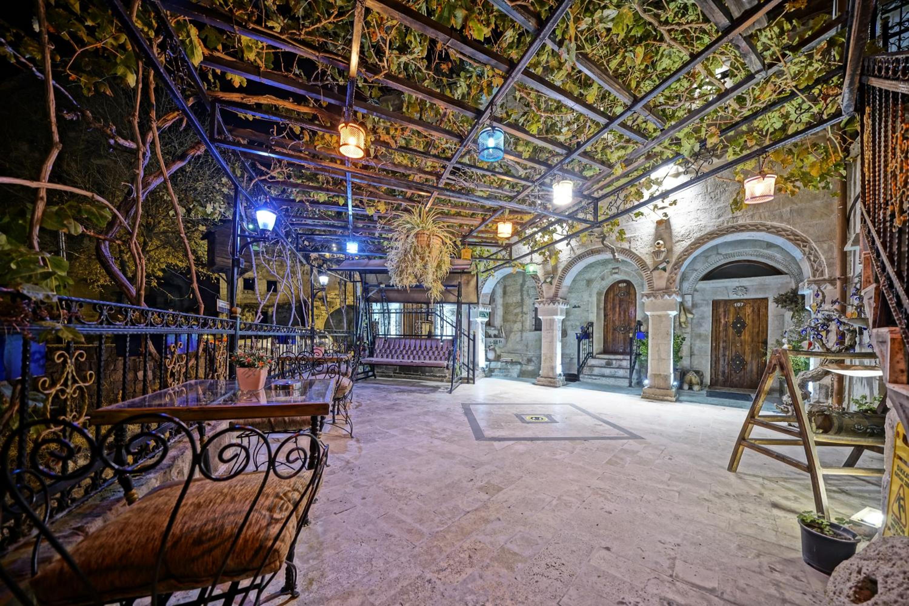 Maccan Cave Hotel - Image 39