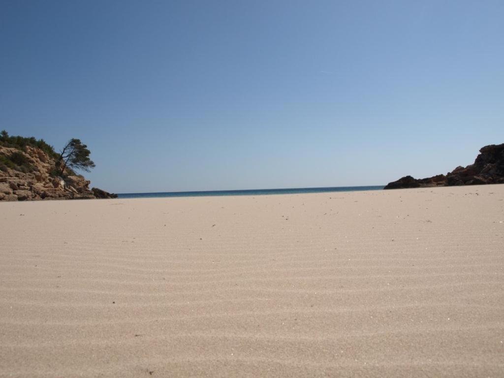 Near the beach, 9 bedrooms, sleeps 19, Jacuzzi, Full AC, BBQ, 2 kitchens, 2 dishwashers, fast internet, ping pong, cars not necessary view 5