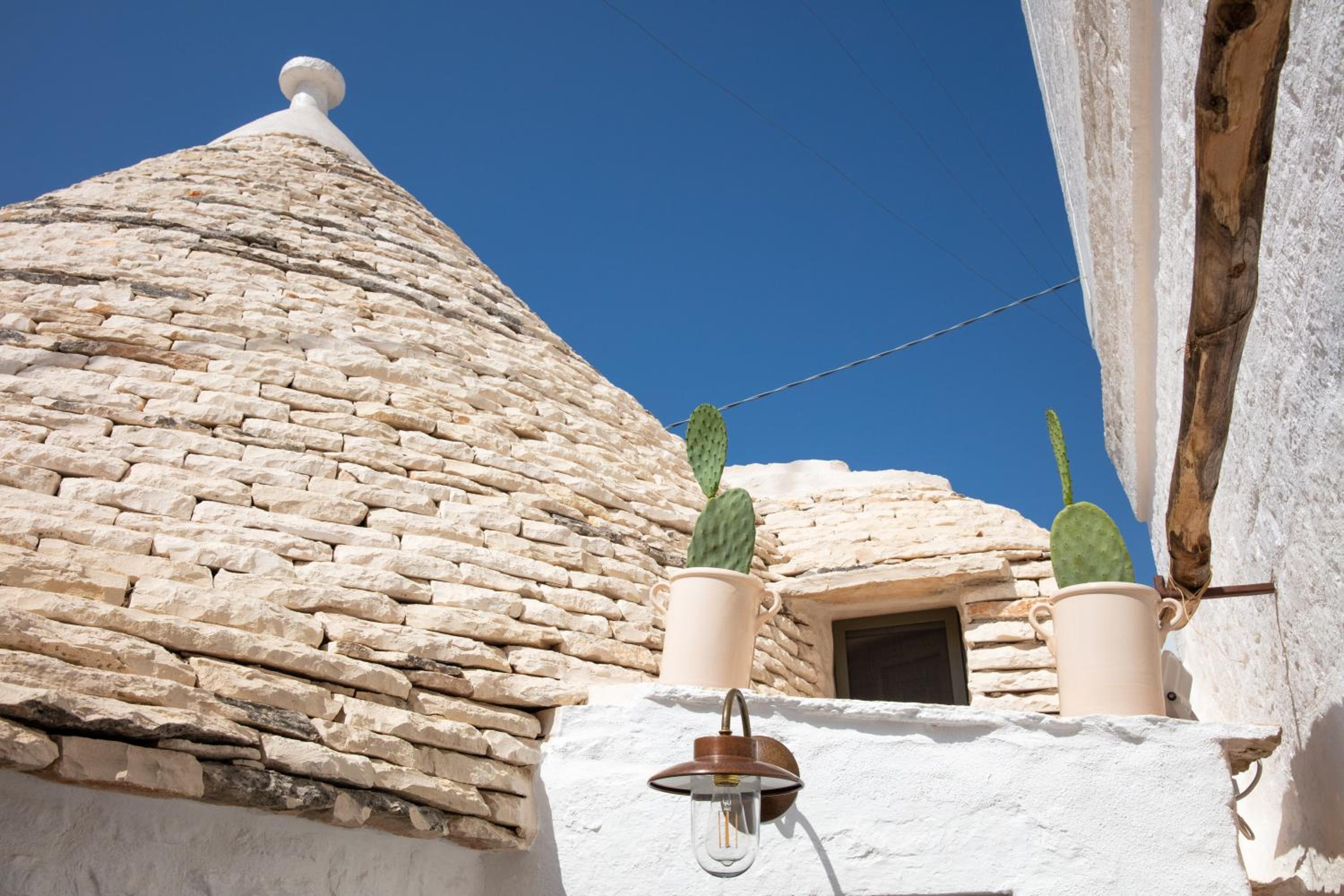 Trulli Magheia view 3