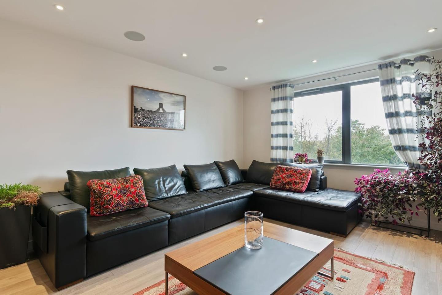 1-Bed Spacious Flat, North London, 15 Minutes to Central view 5