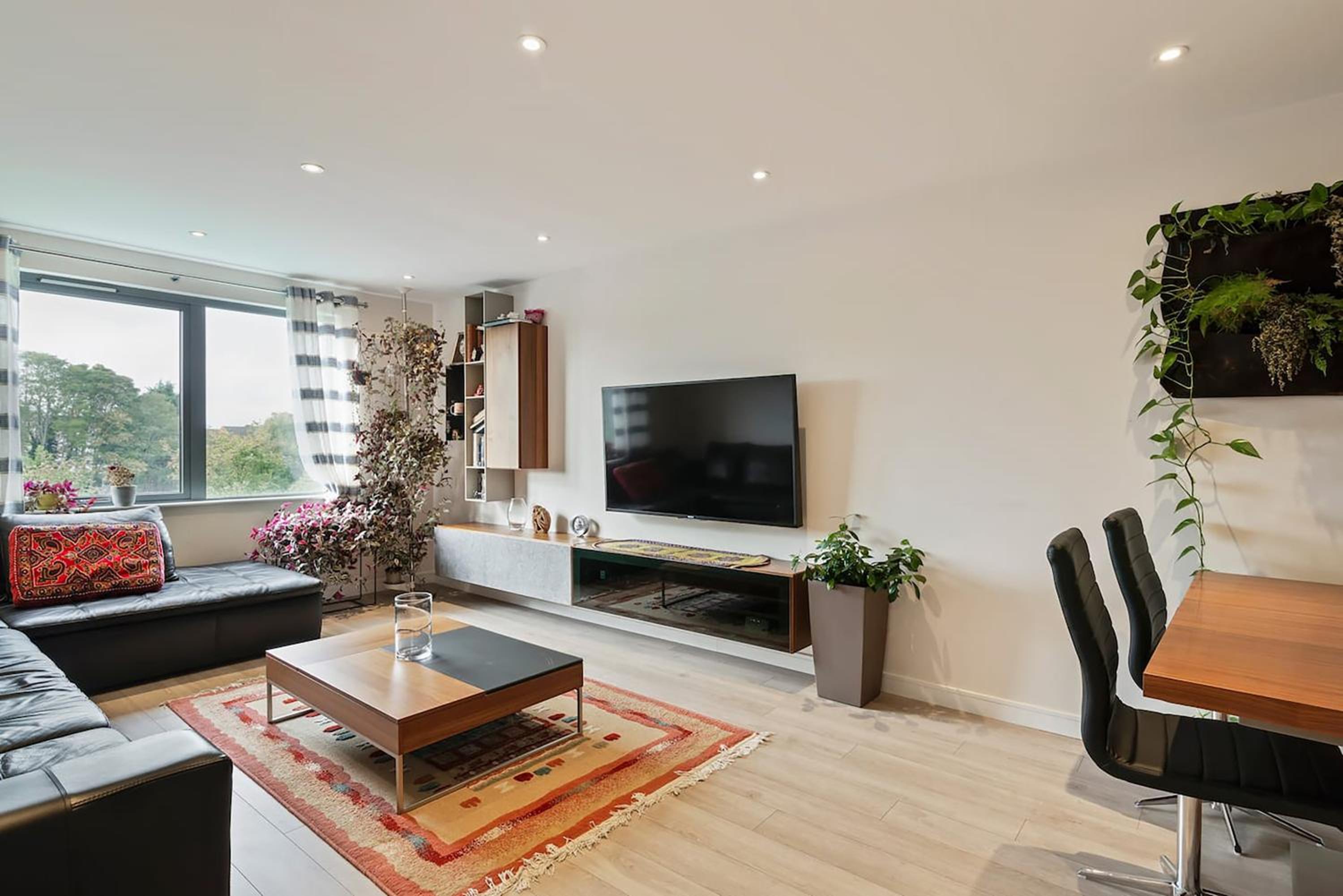1-Bed Spacious Flat, North London, 15 Minutes to Central view 4