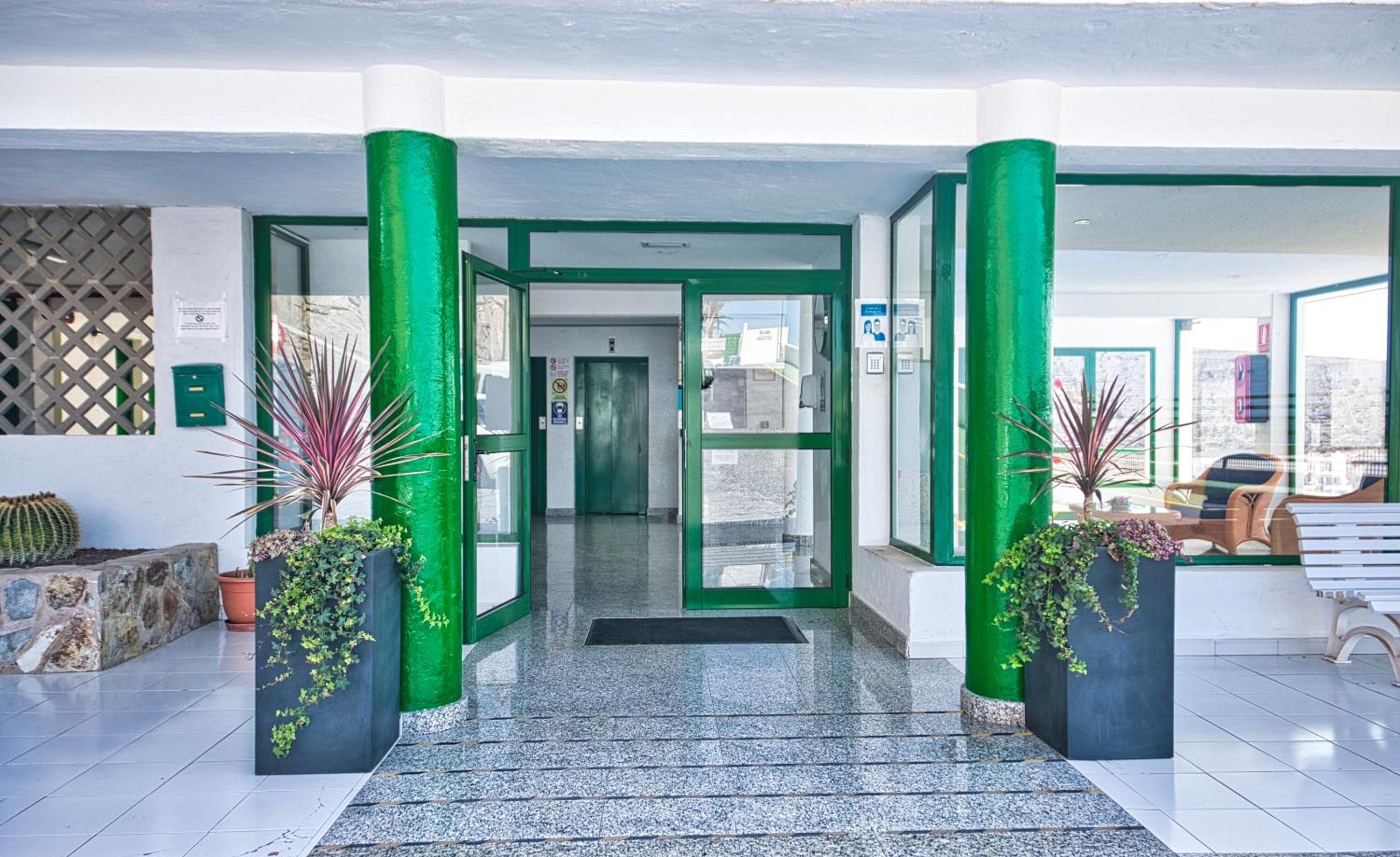 Malibu 2 apartamento con aire acondicionado, campo de tennis y piscina con solarium view 3