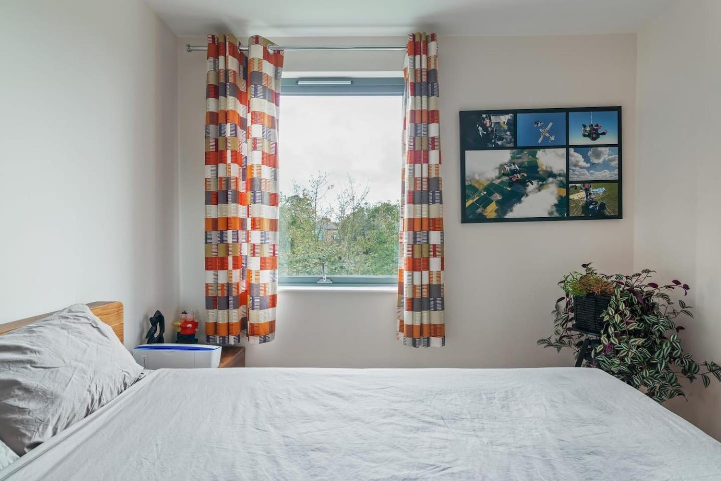 1-Bed Spacious Flat, North London, 15 Minutes to Central view 2