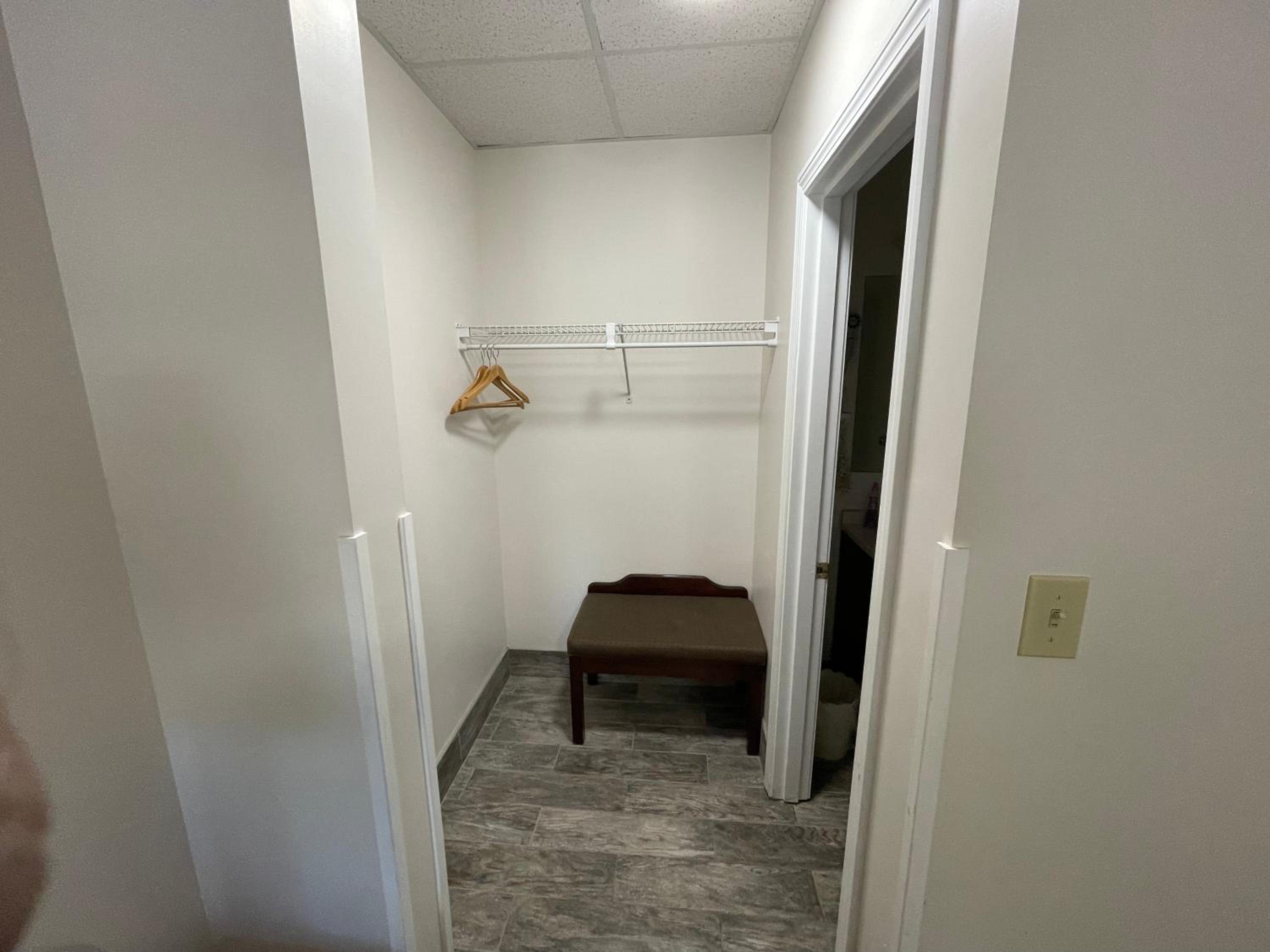Colonial Motel