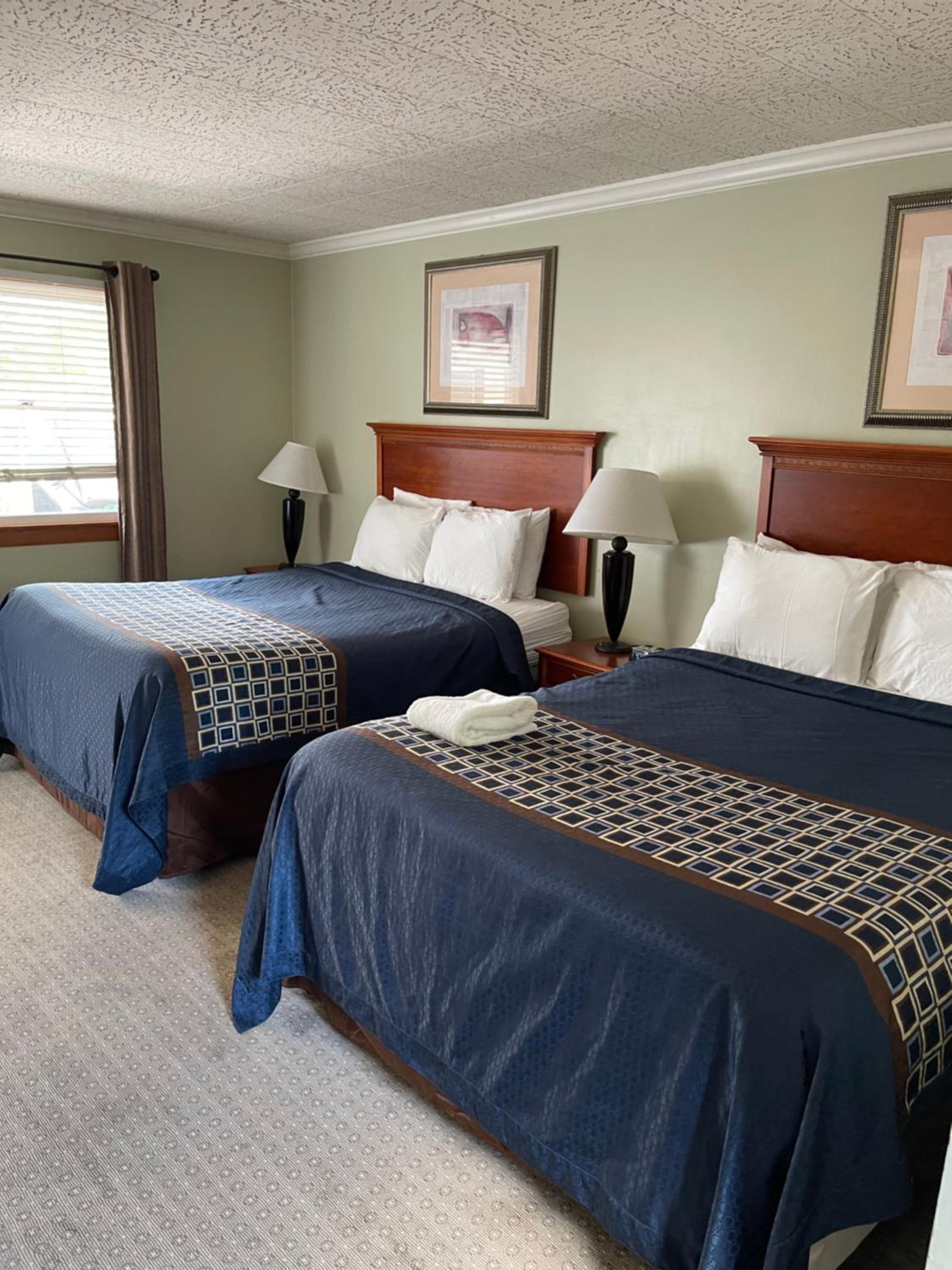 Colonial Motel