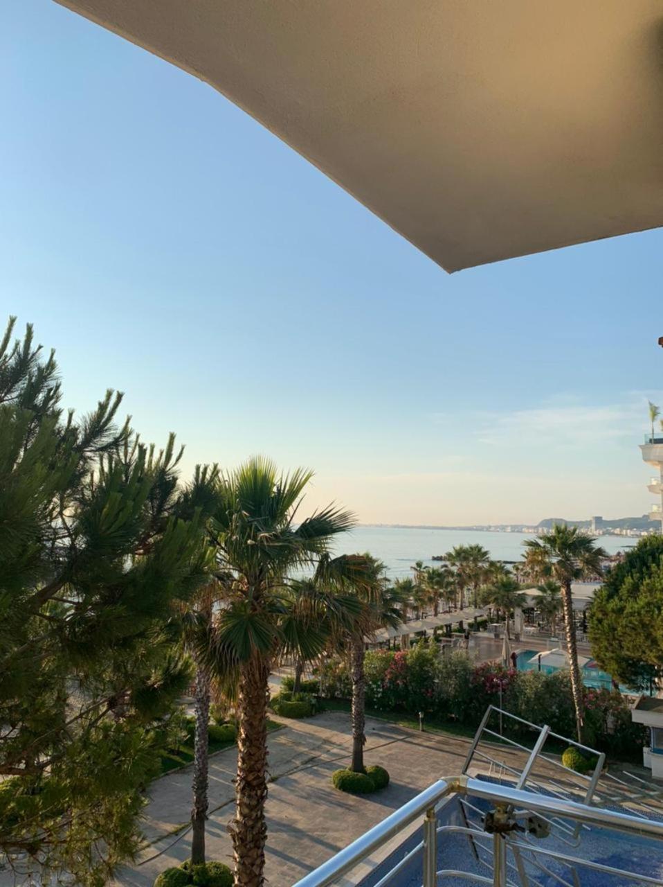 Mia's Sea View Apartment