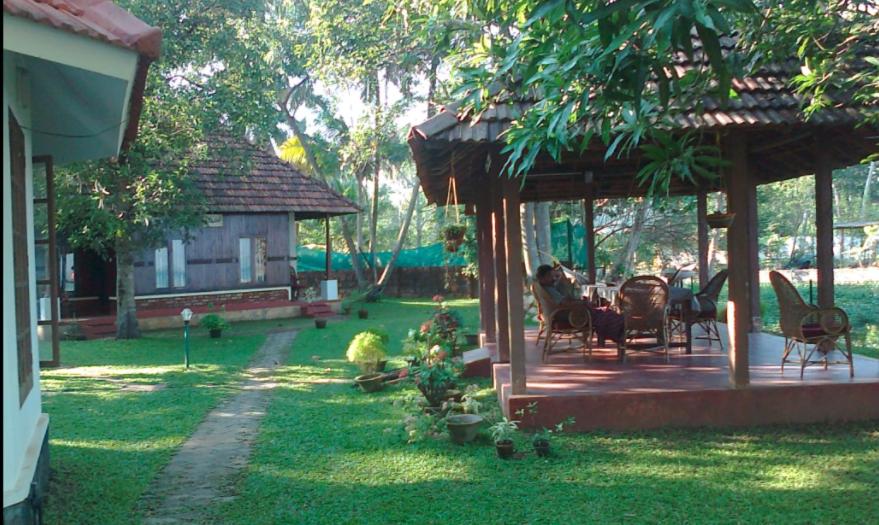 Lovedale Lakeside Homestay