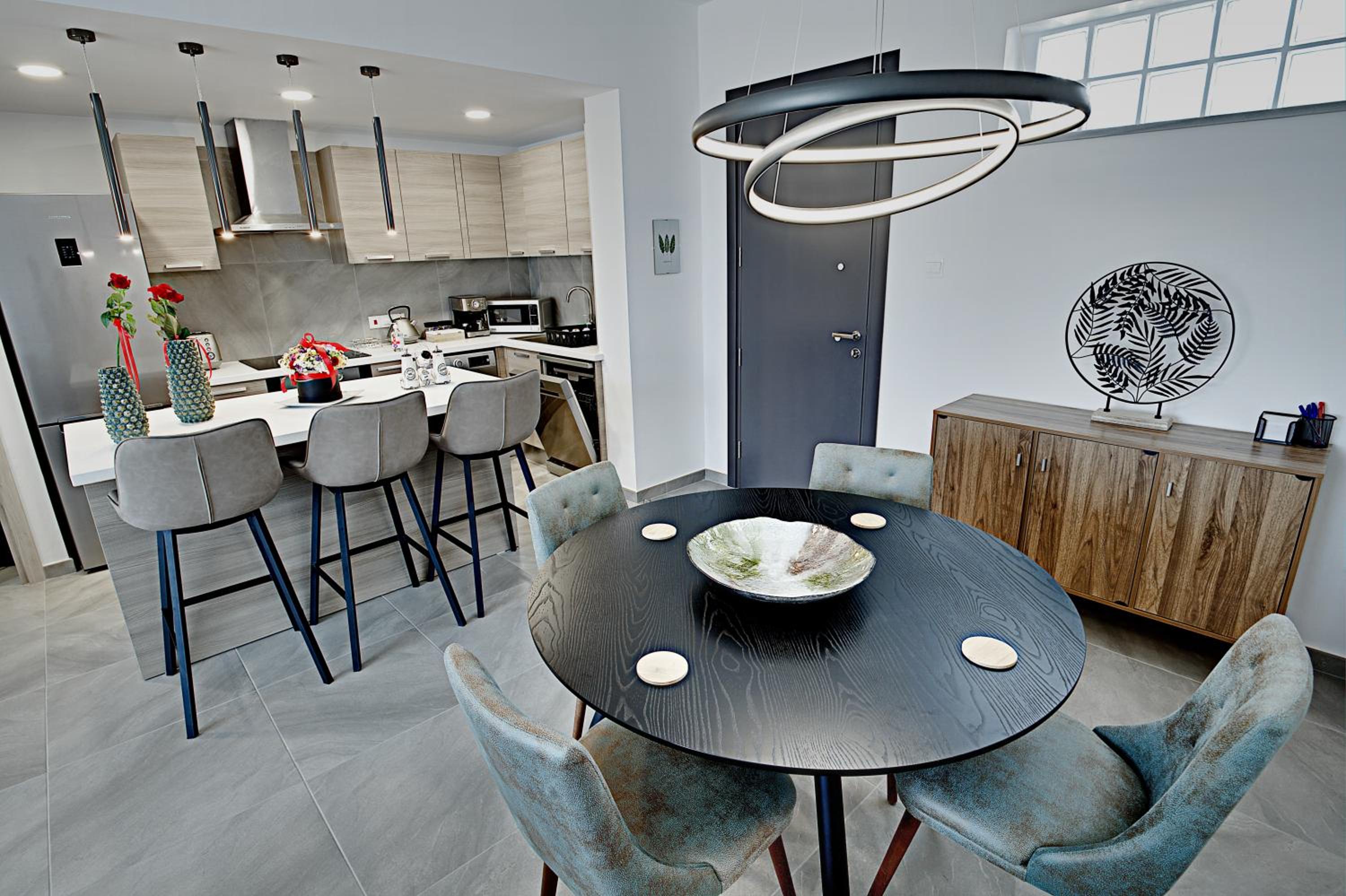 Golden Tree Apartment