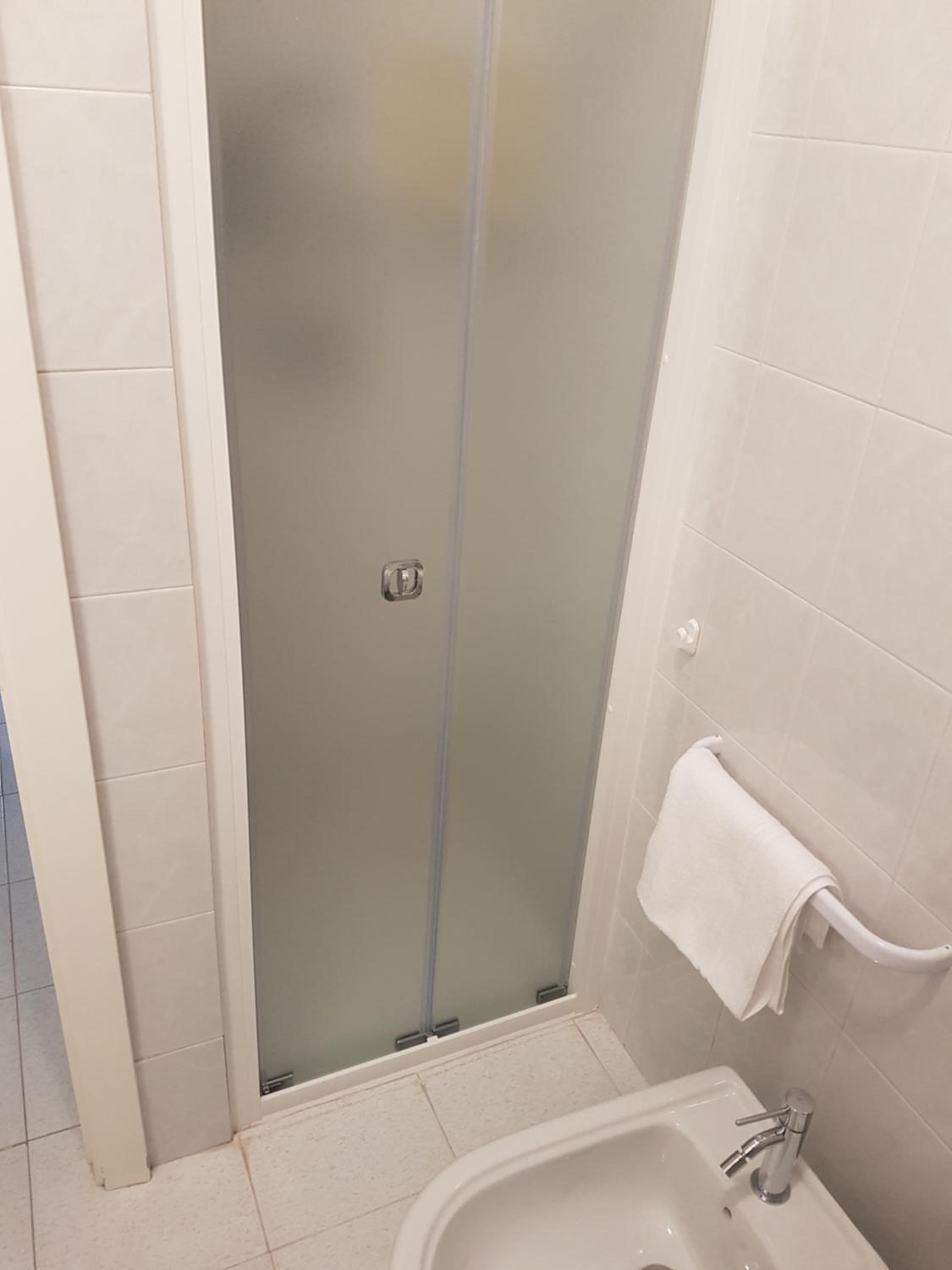 Guest House Adele en Marina di Ragusa — bathroom