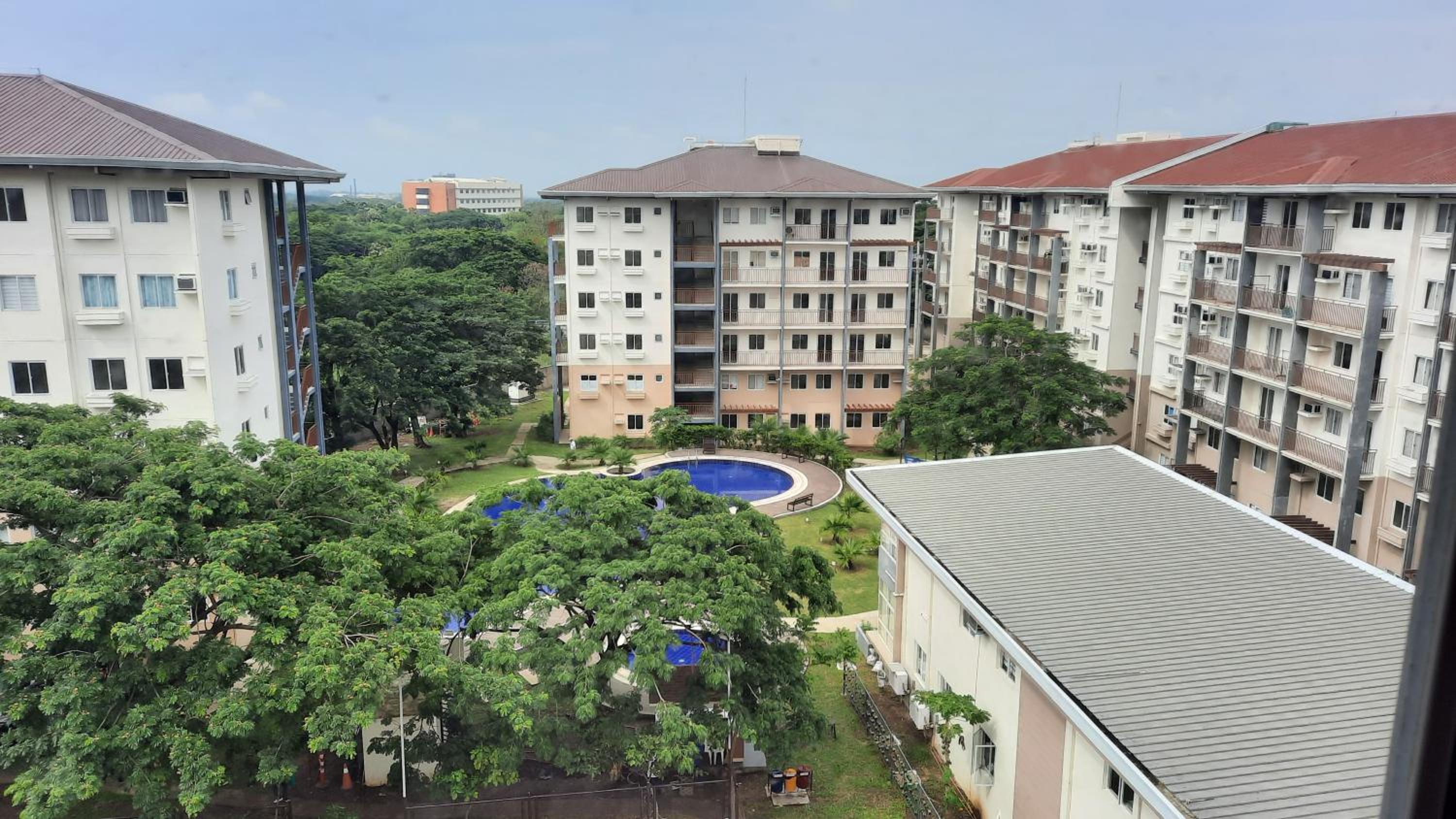 Amaia Steps Nuvali fully furnished unit with swimming pool view near Carmelray Pitland, Calamba - 17