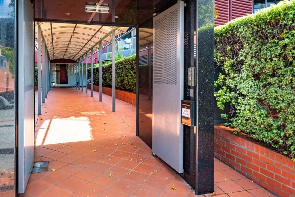 Sub Penthouse Luxe suit, CBD, secure parking, view 3