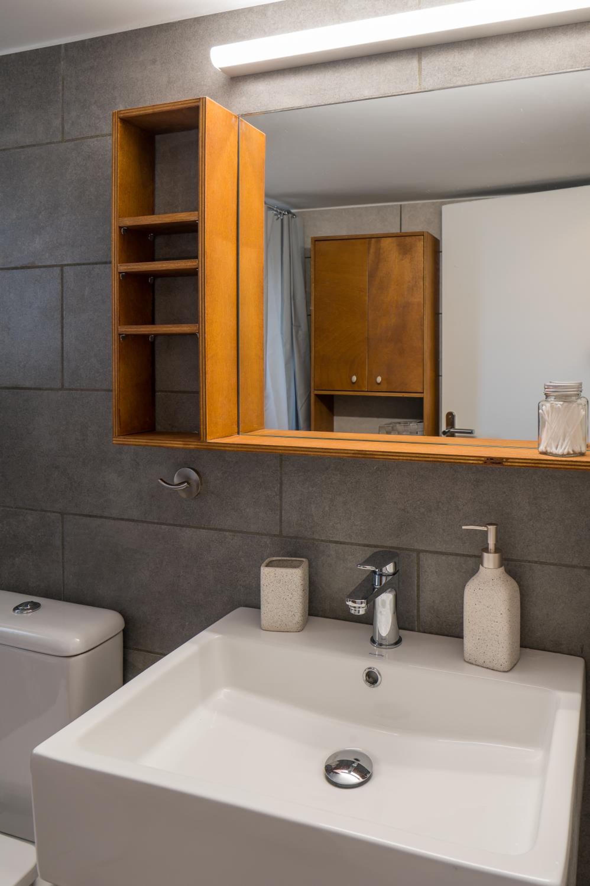 CHROMA Lodge Rafina view 2
