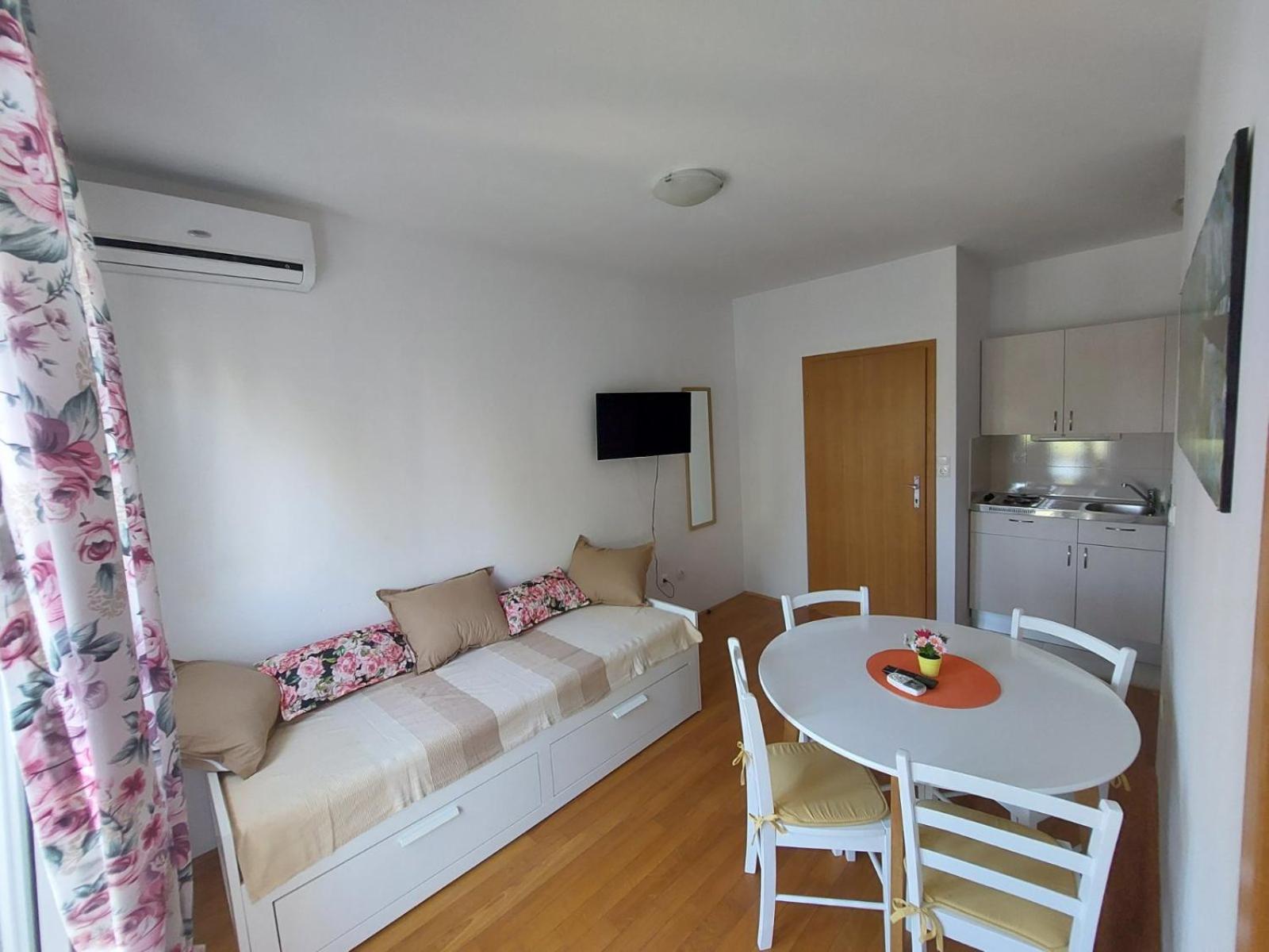 Apartments Crnjac