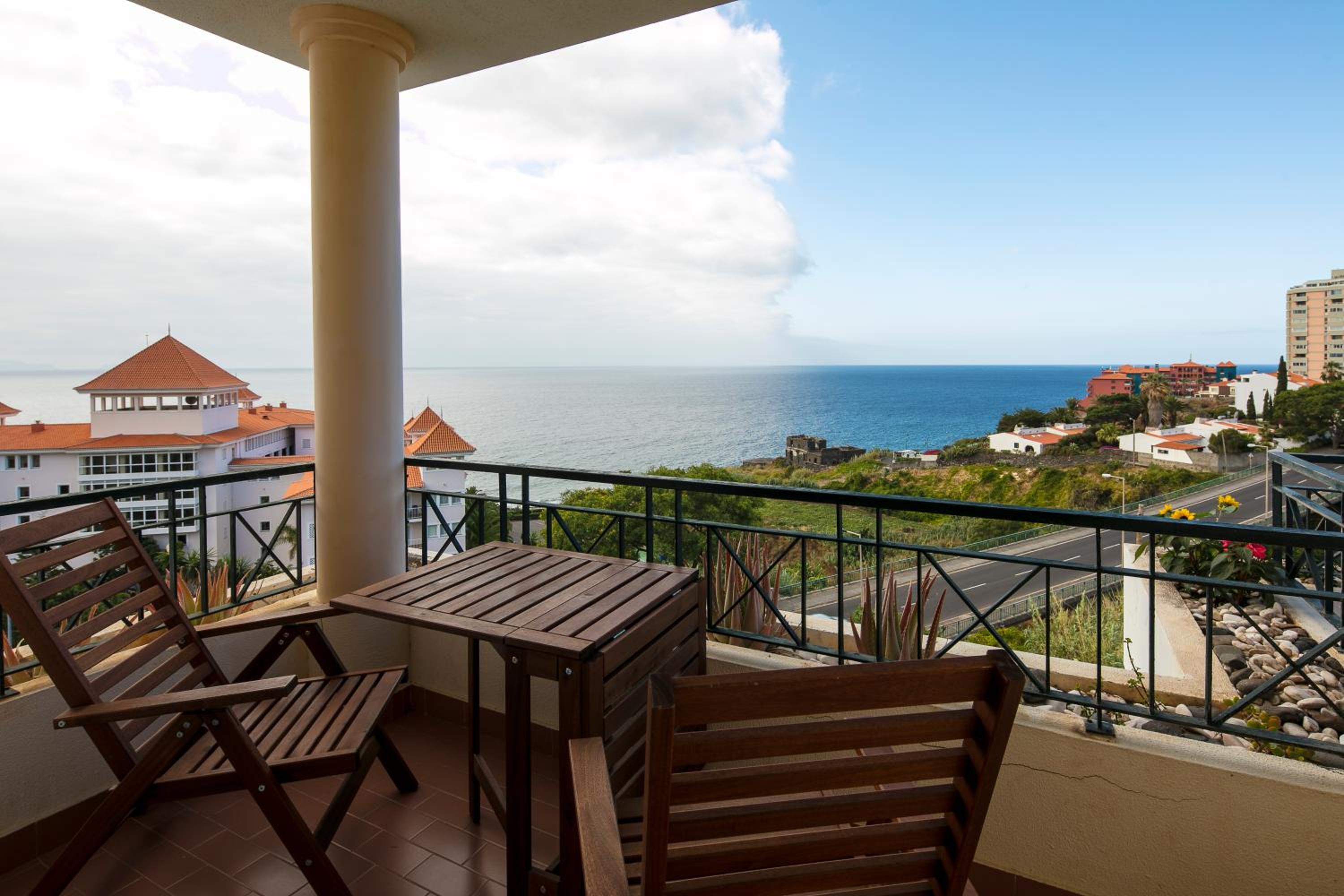 Apartment Ocean Gardens view 3