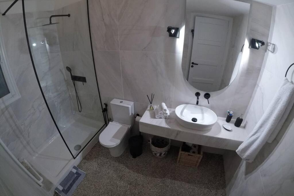 Acropolis View Huge Apartment – Centrally Located