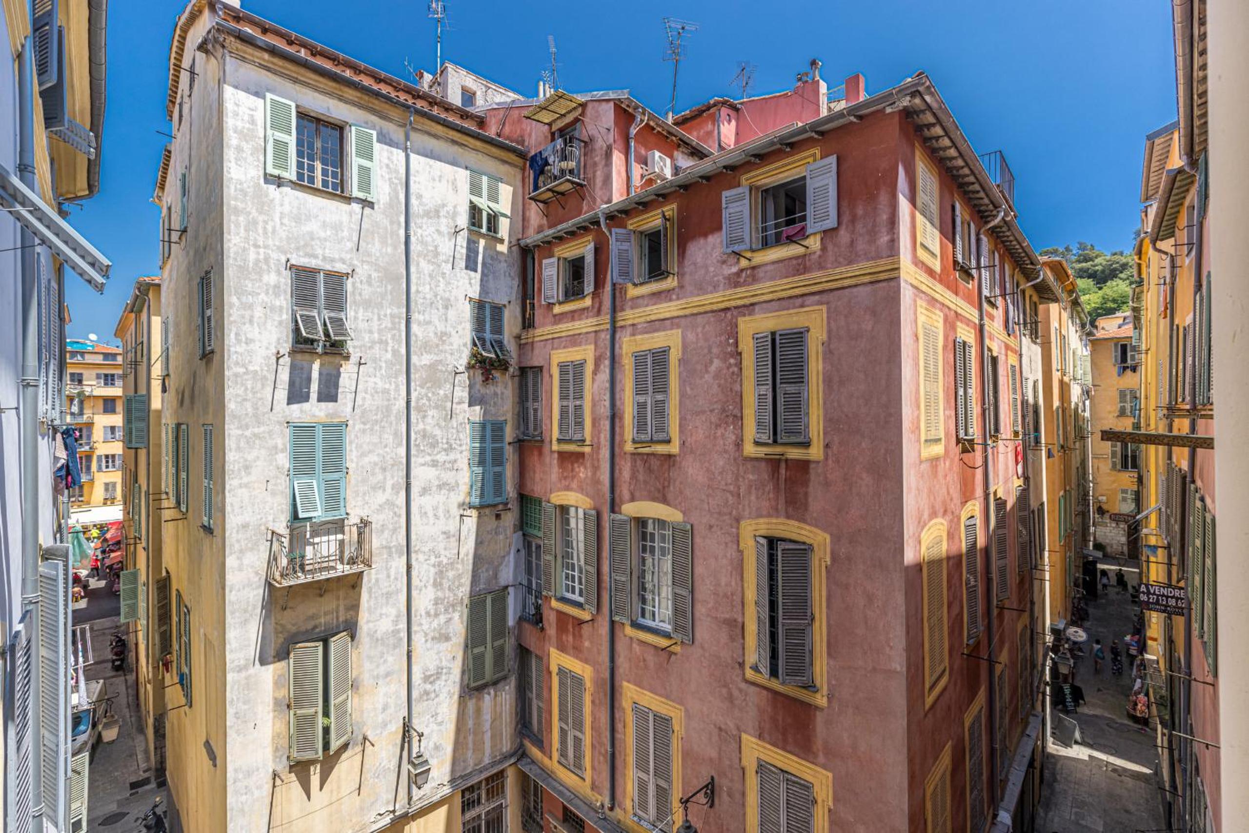 Bright 1 Bdr in the Old Town view 3