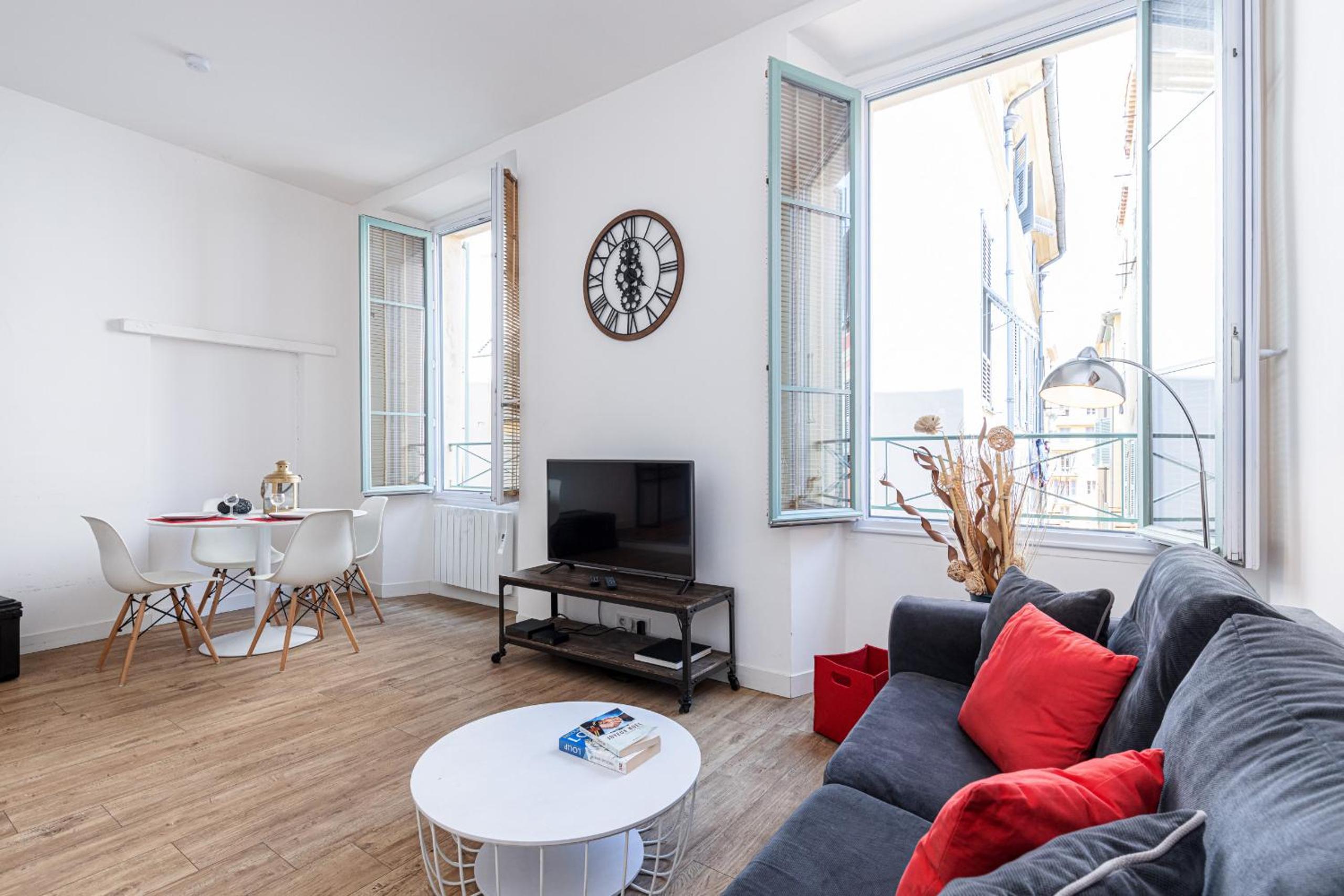 Bright 1 Bdr in the Old Town view 5