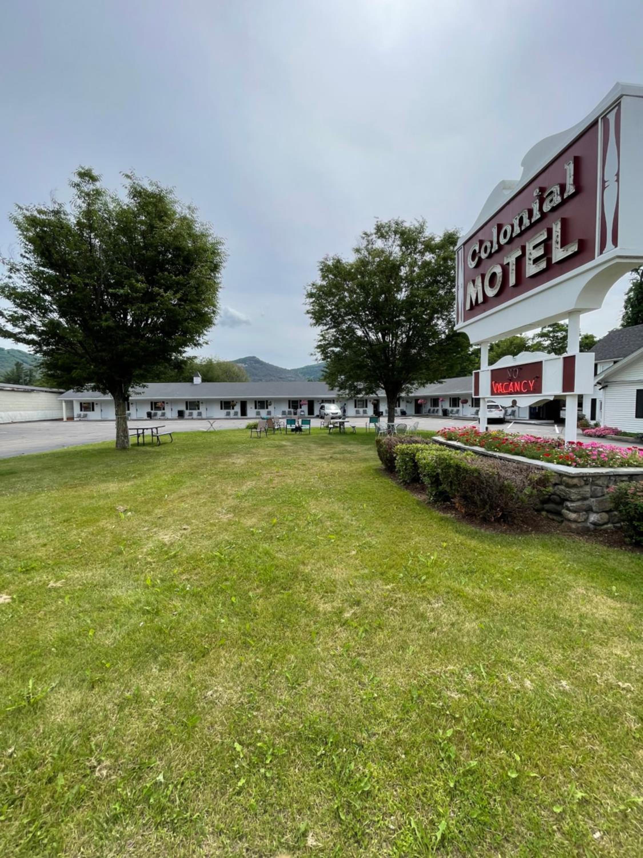 Colonial Motel