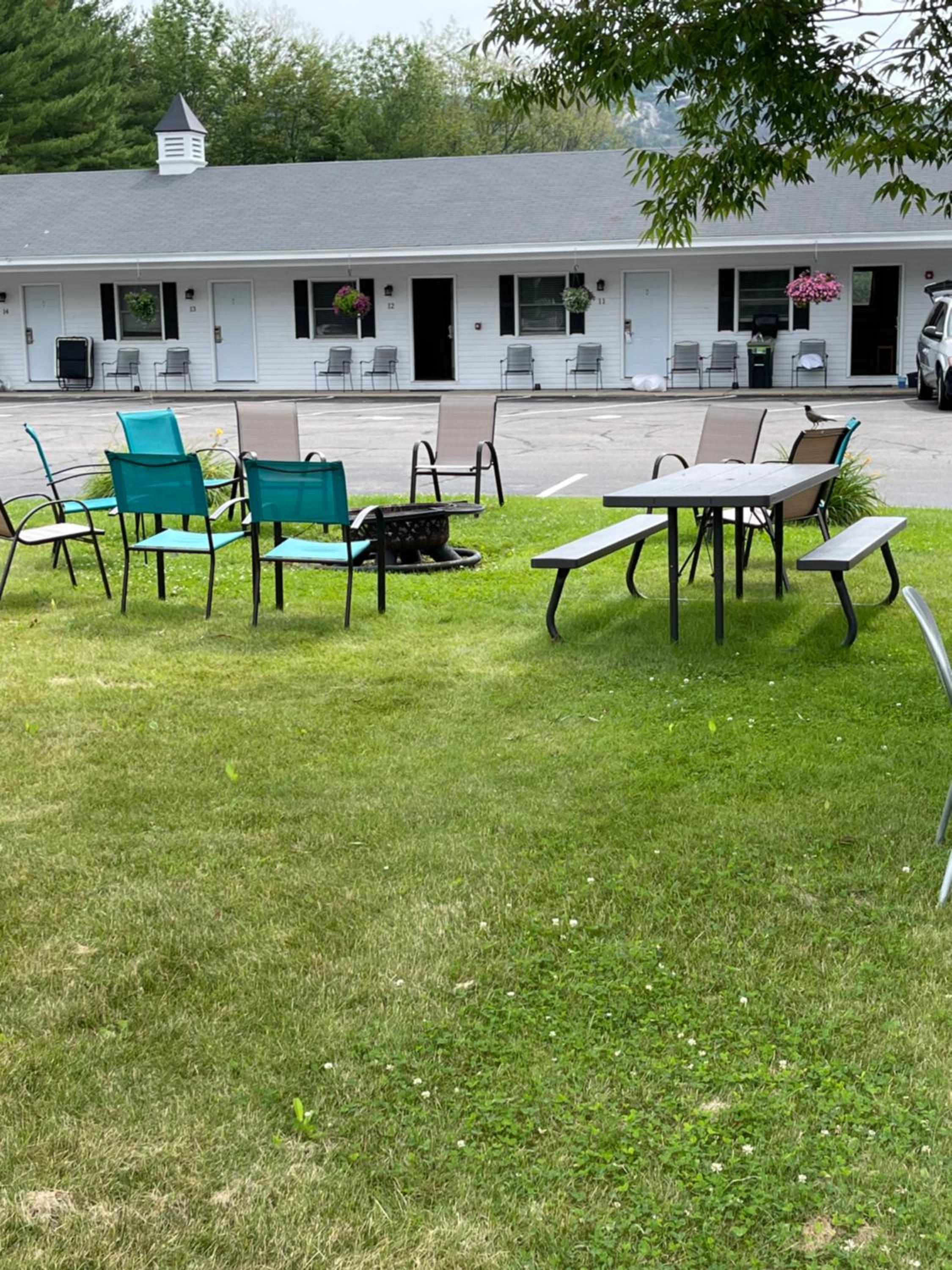 Colonial Motel