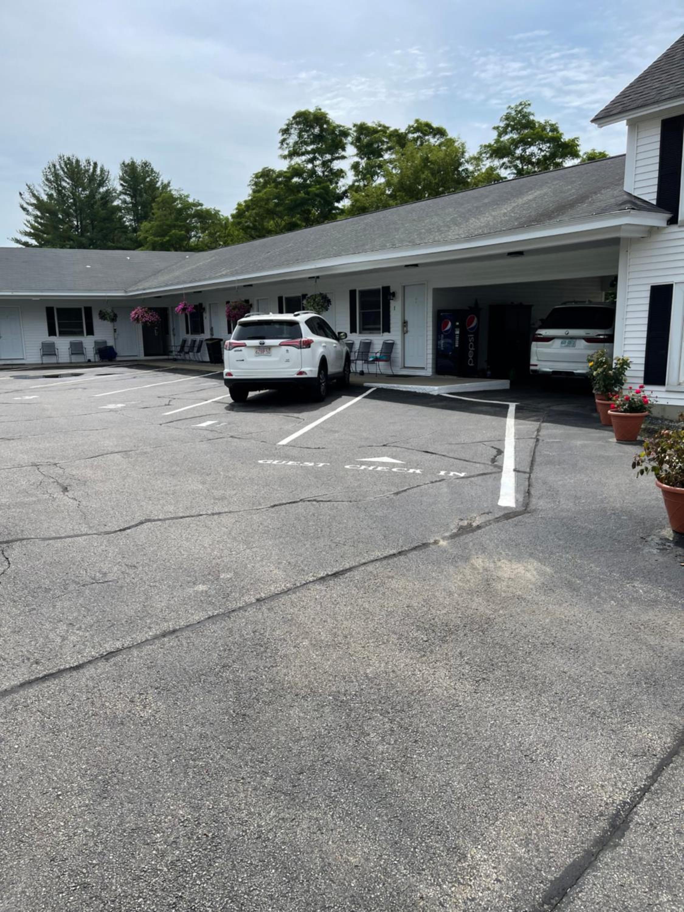 Colonial Motel