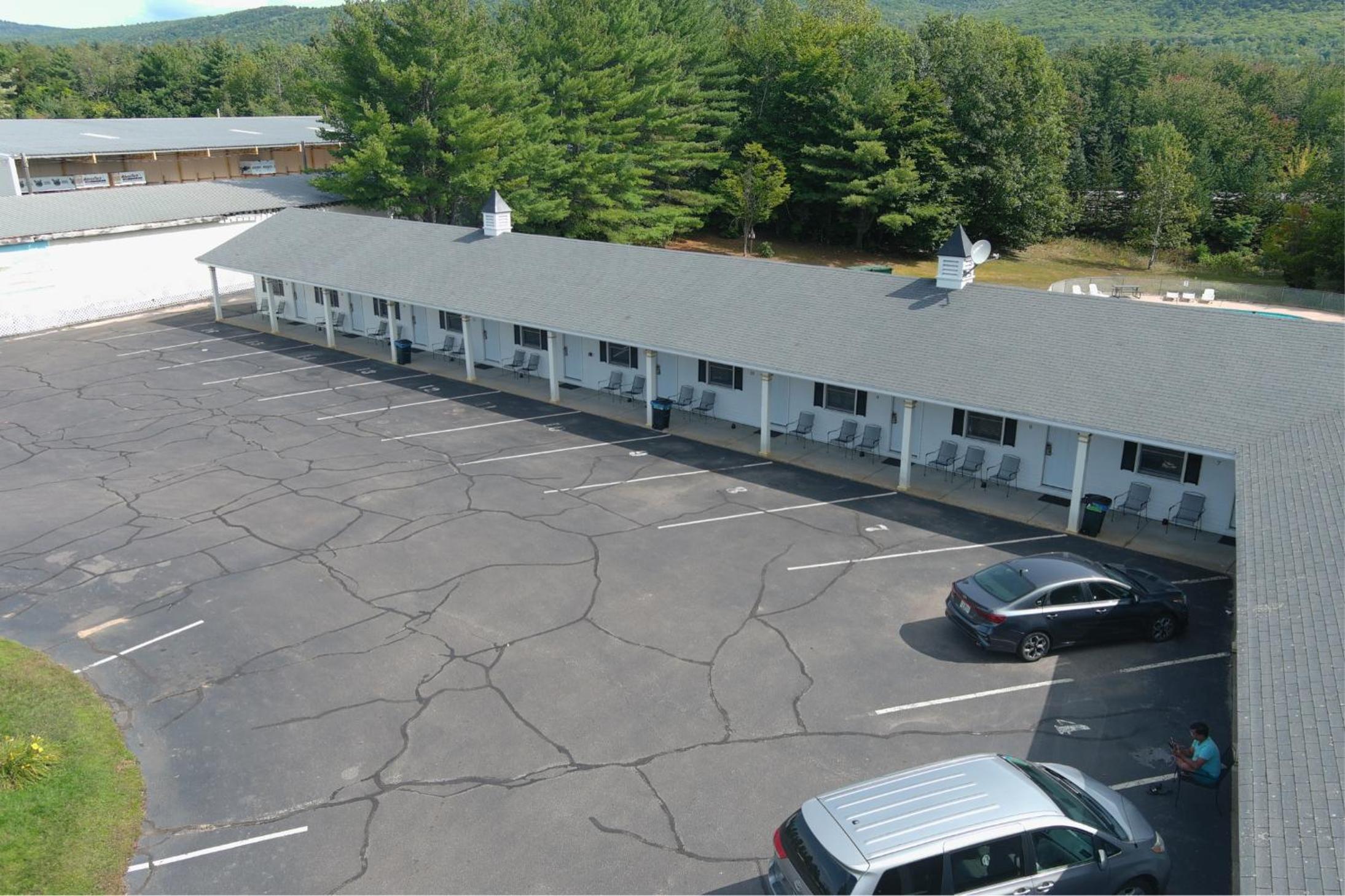 Colonial Motel