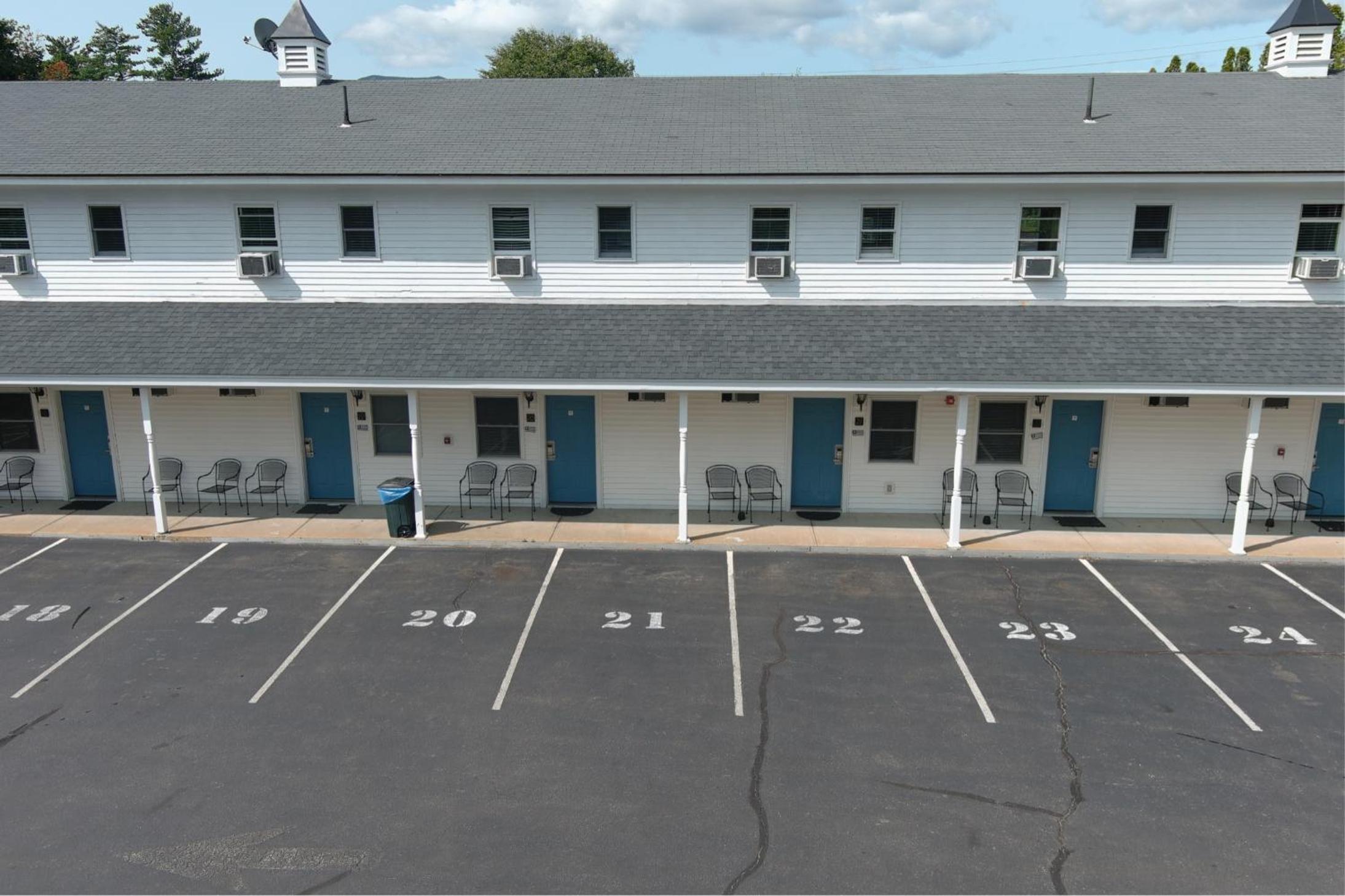 Colonial Motel