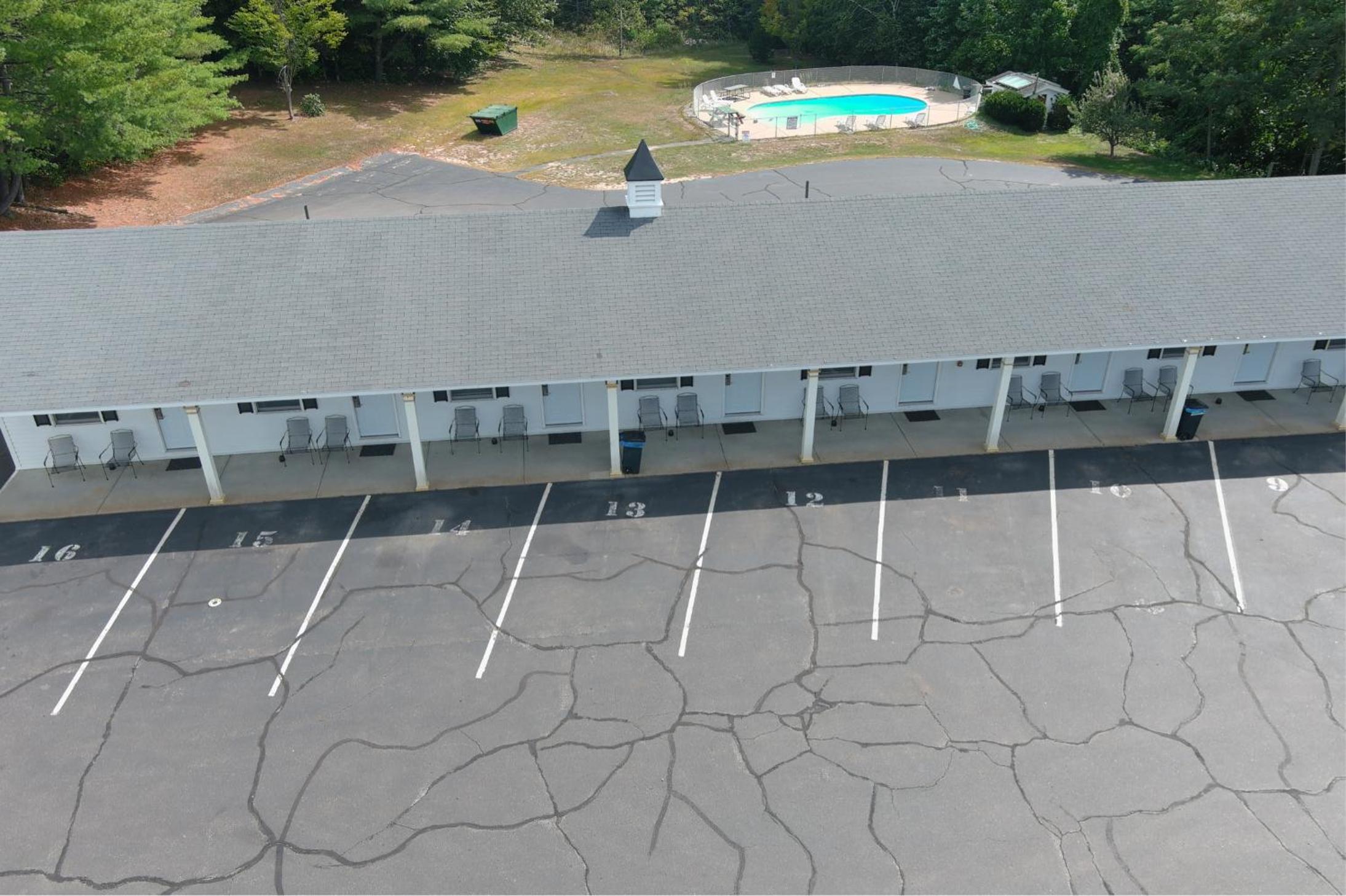 Colonial Motel