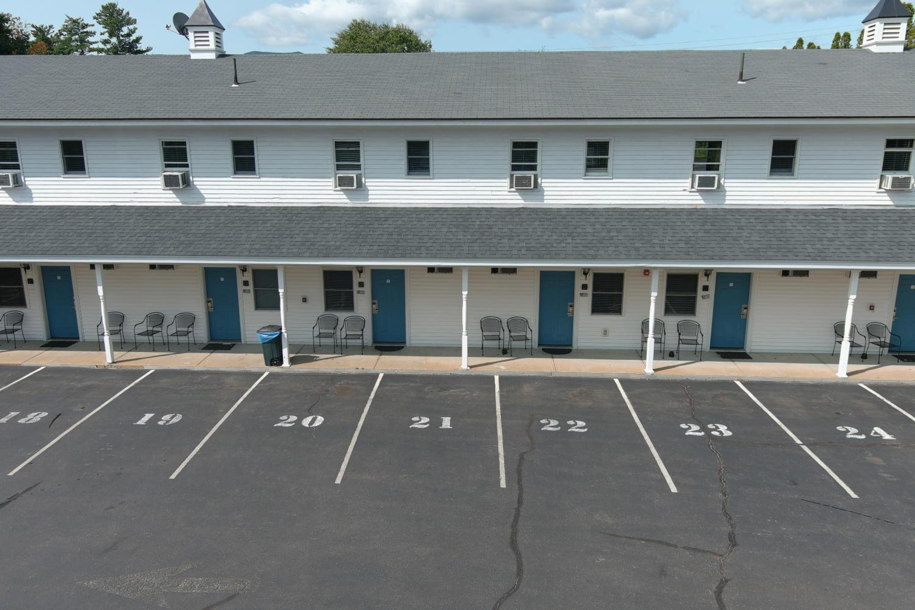 Colonial Motel