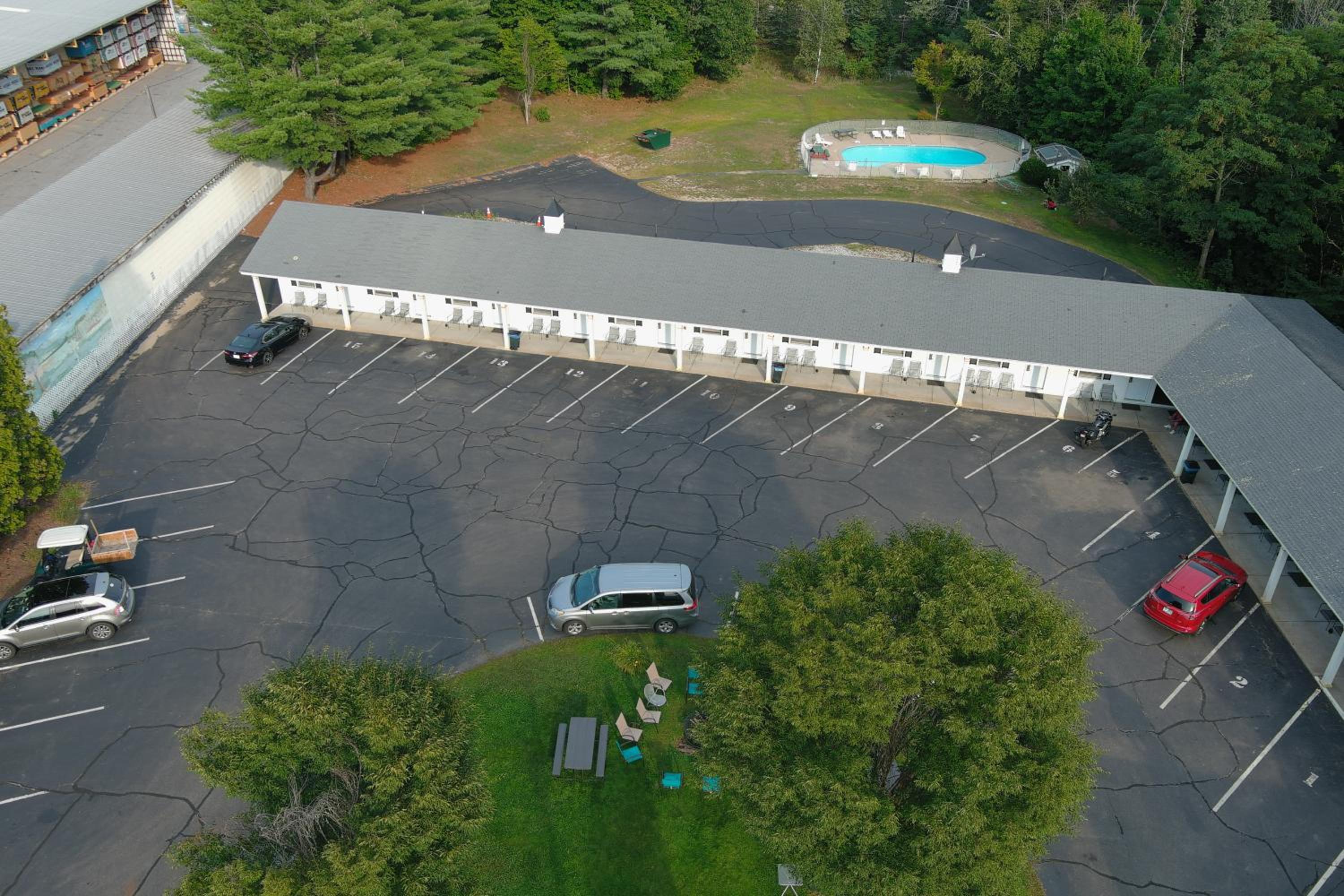 Colonial Motel
