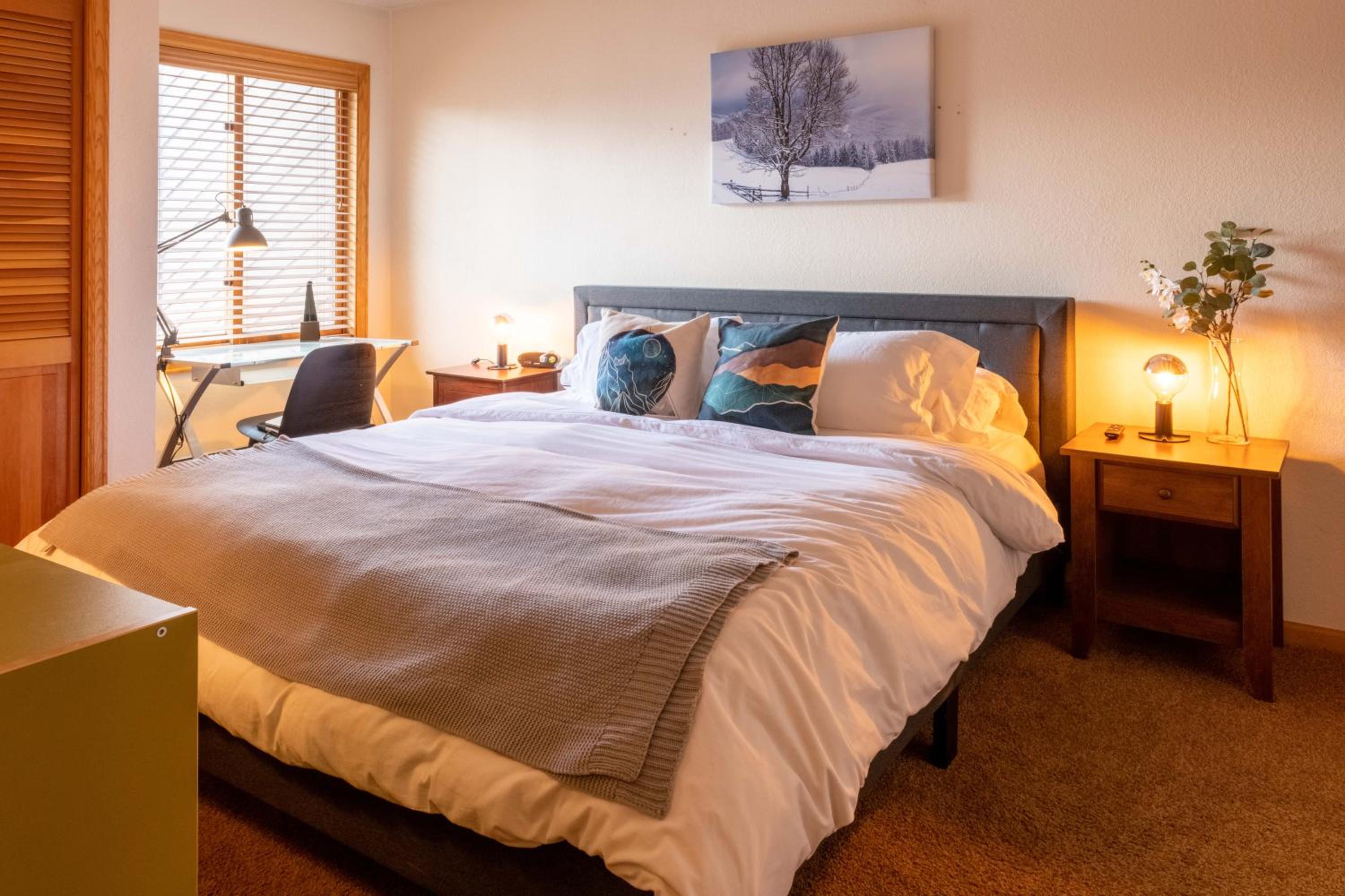 SKI IN, WALK OUT! The perfect mountain retreat!