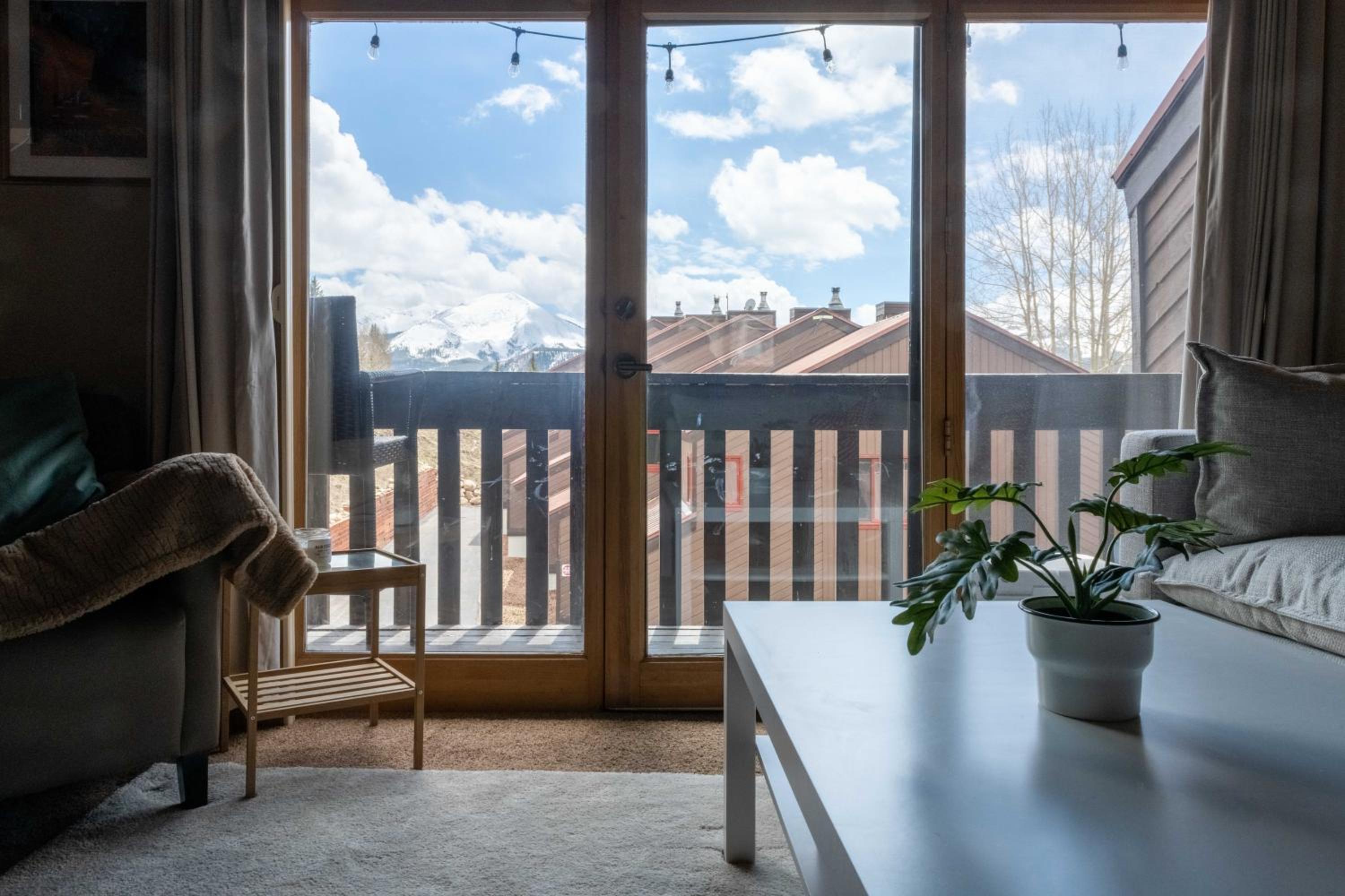 SKI IN, WALK OUT! The perfect mountain retreat!