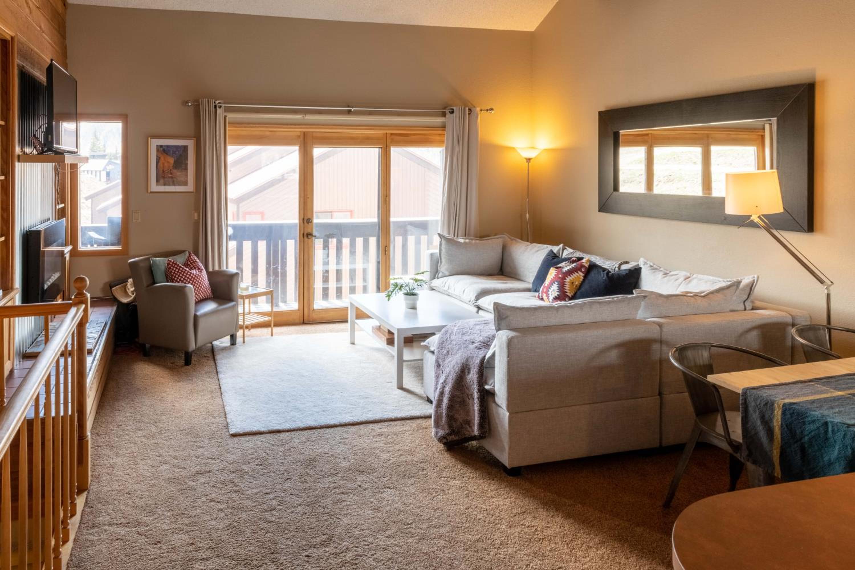 SKI IN, WALK OUT! The perfect mountain retreat!