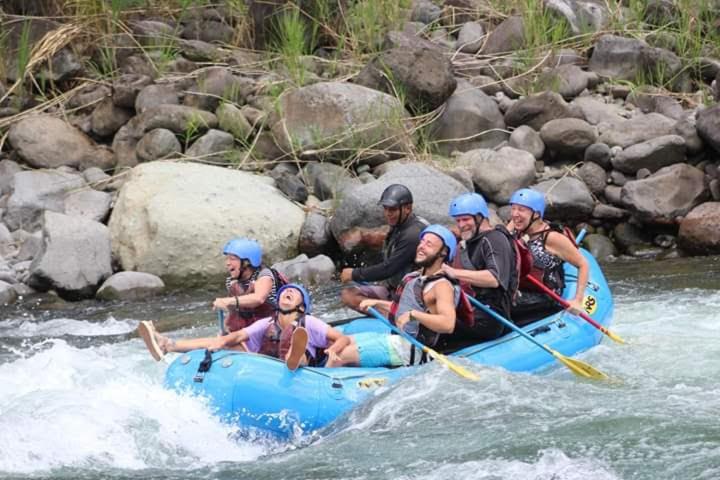 Hostal y cabinas anita-and rafting tour!