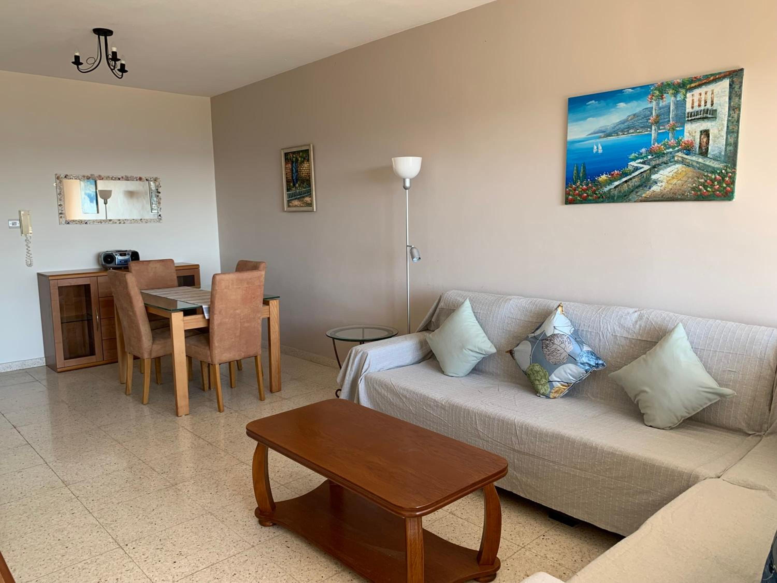 King's Palace - very spacious 1 bed apartment view 3