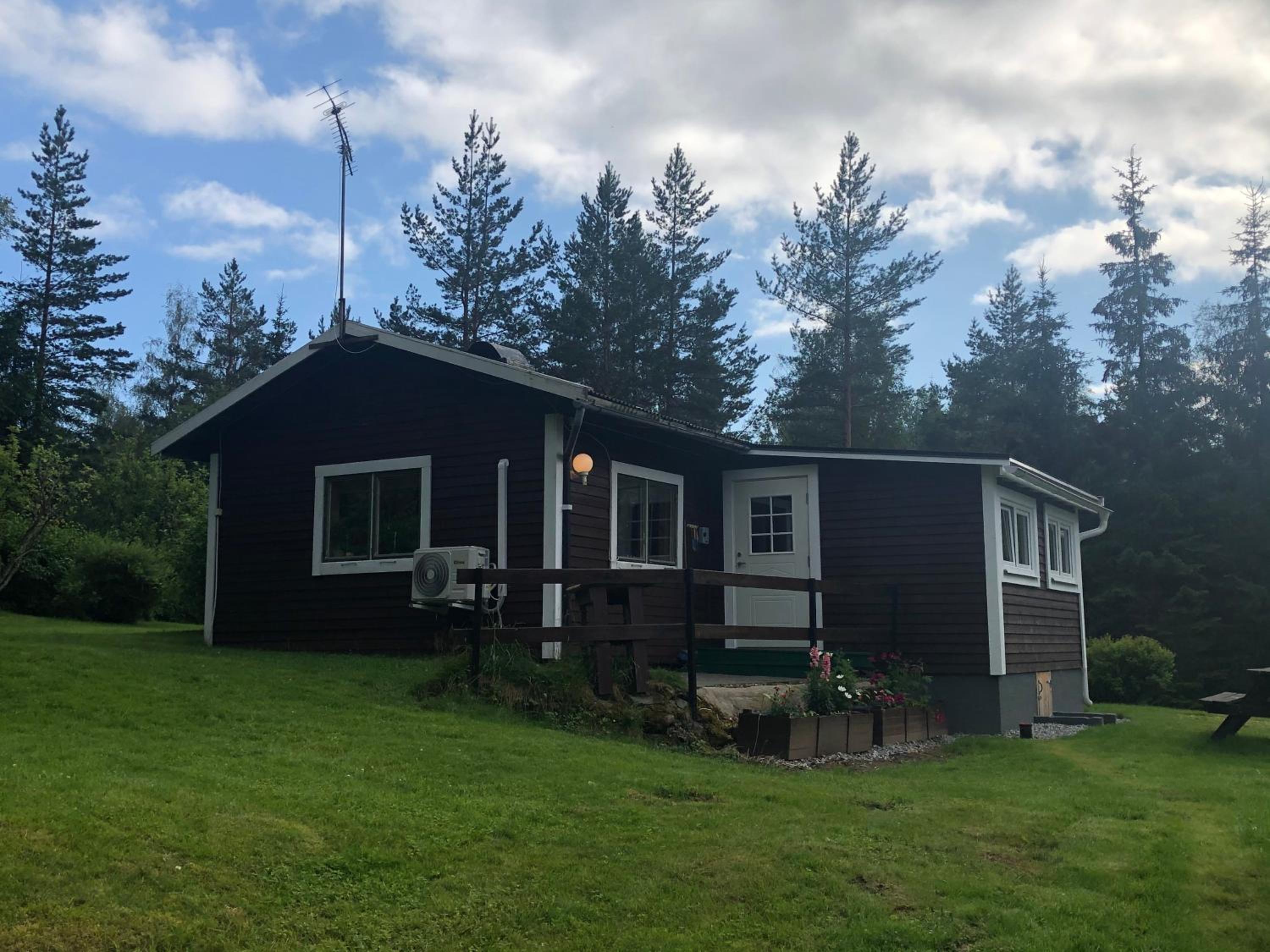 Paradiset stugan i fin skogen