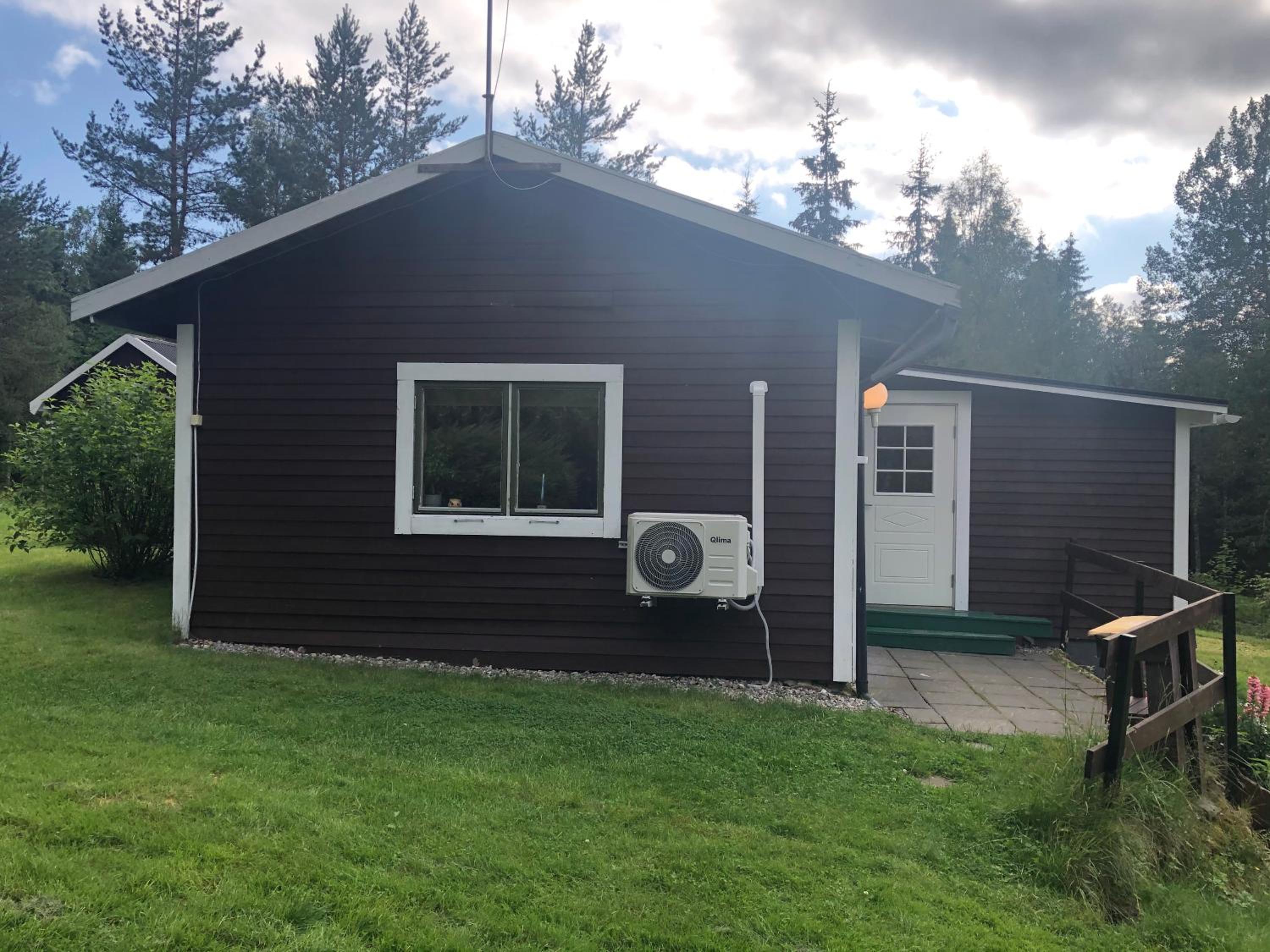 Paradiset stugan i fin skogen