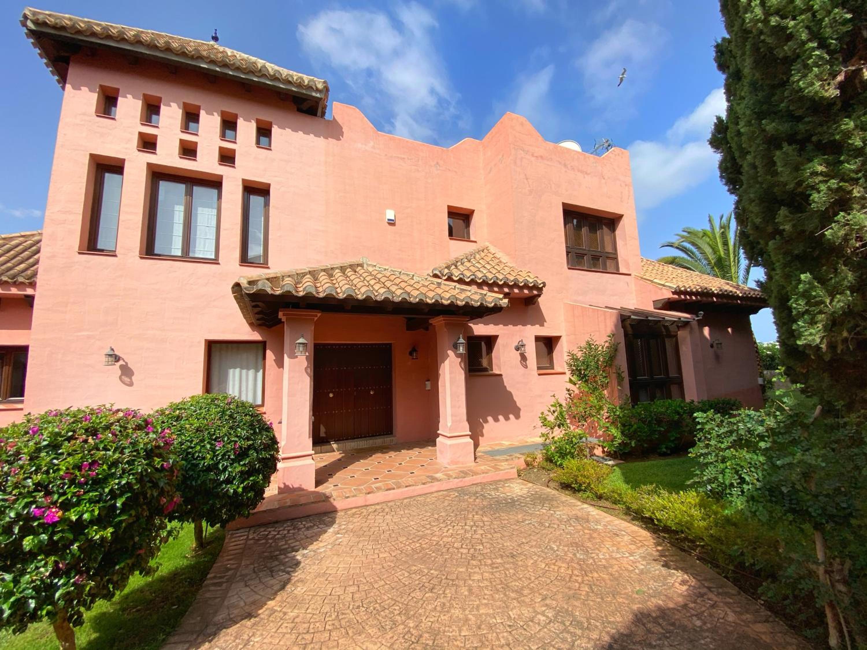 Villa Golden Mile view 4