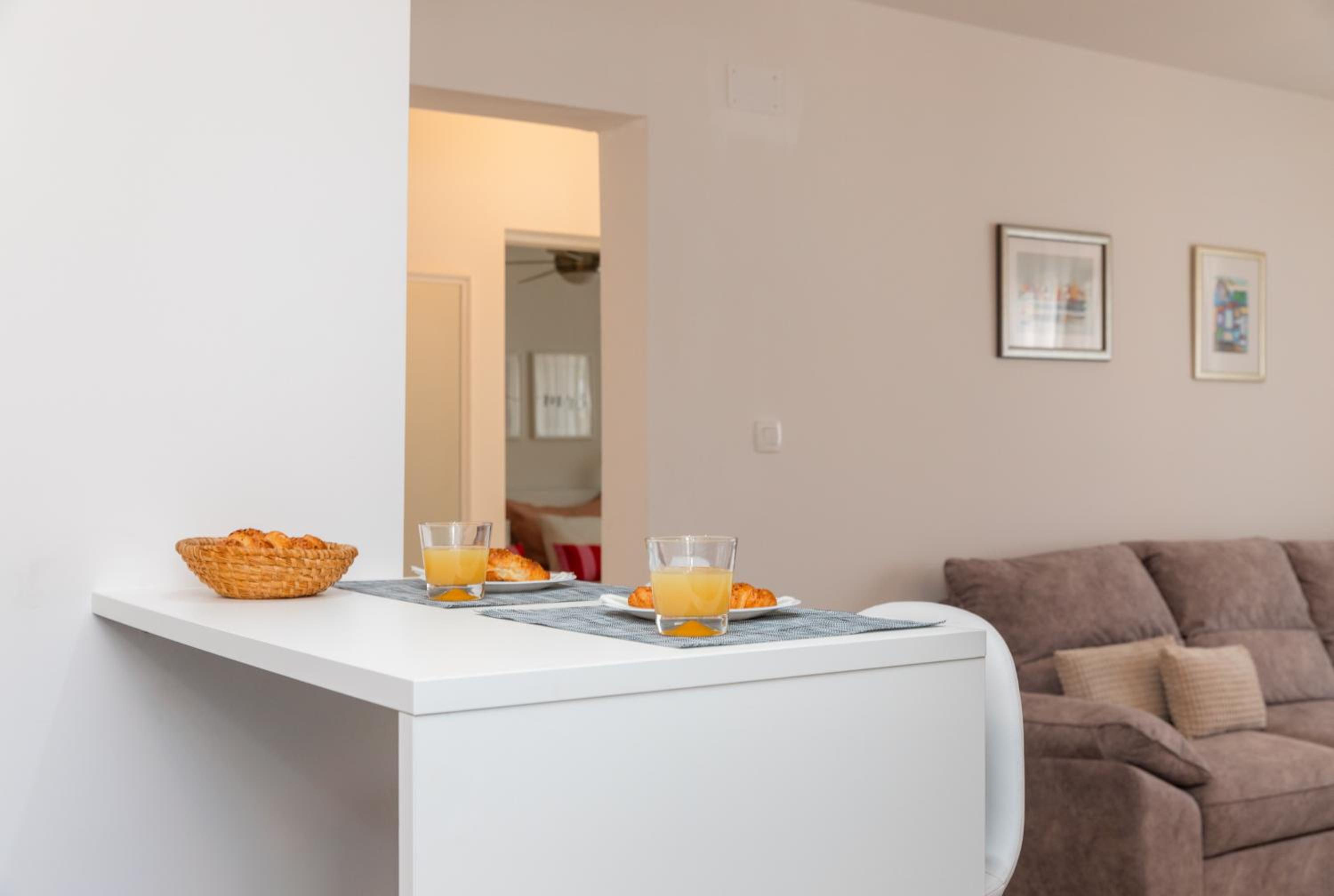 Two Flowers Luxury Apartment view 3