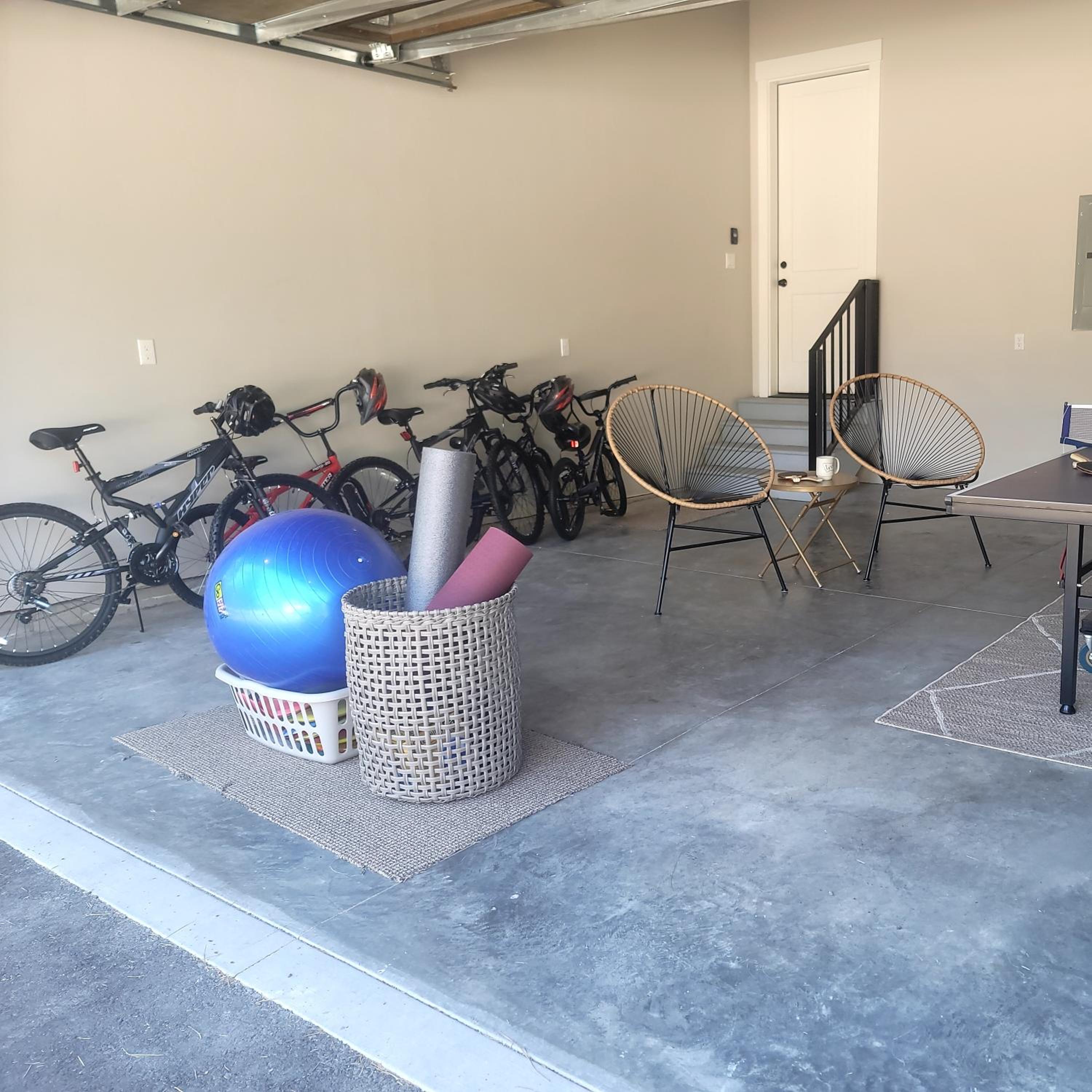 Premium 4BR/3.5B modern home near beach, skiing and downtown. Ping pong + bikes. view 2