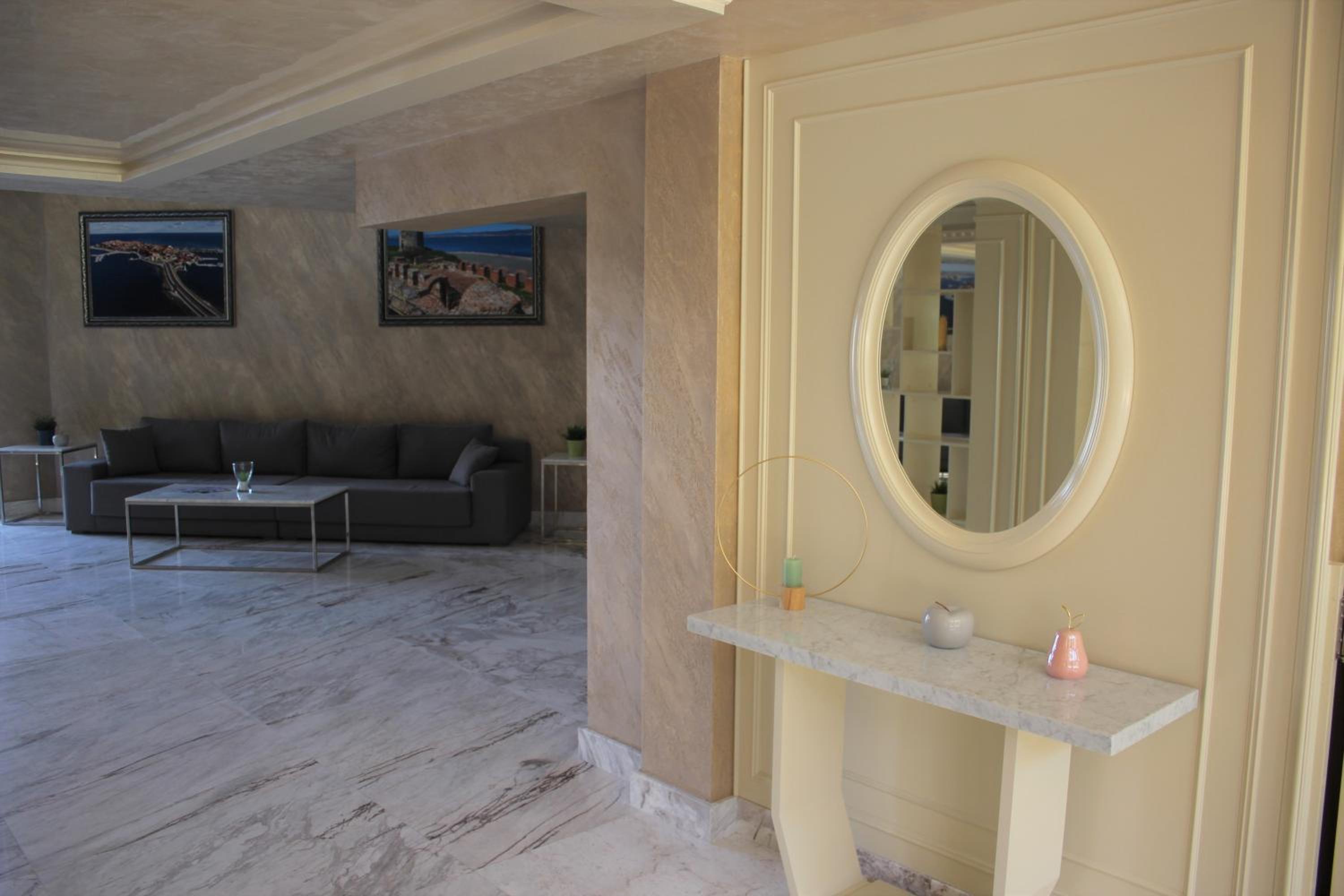 Valencia Gardens Luxury Studios