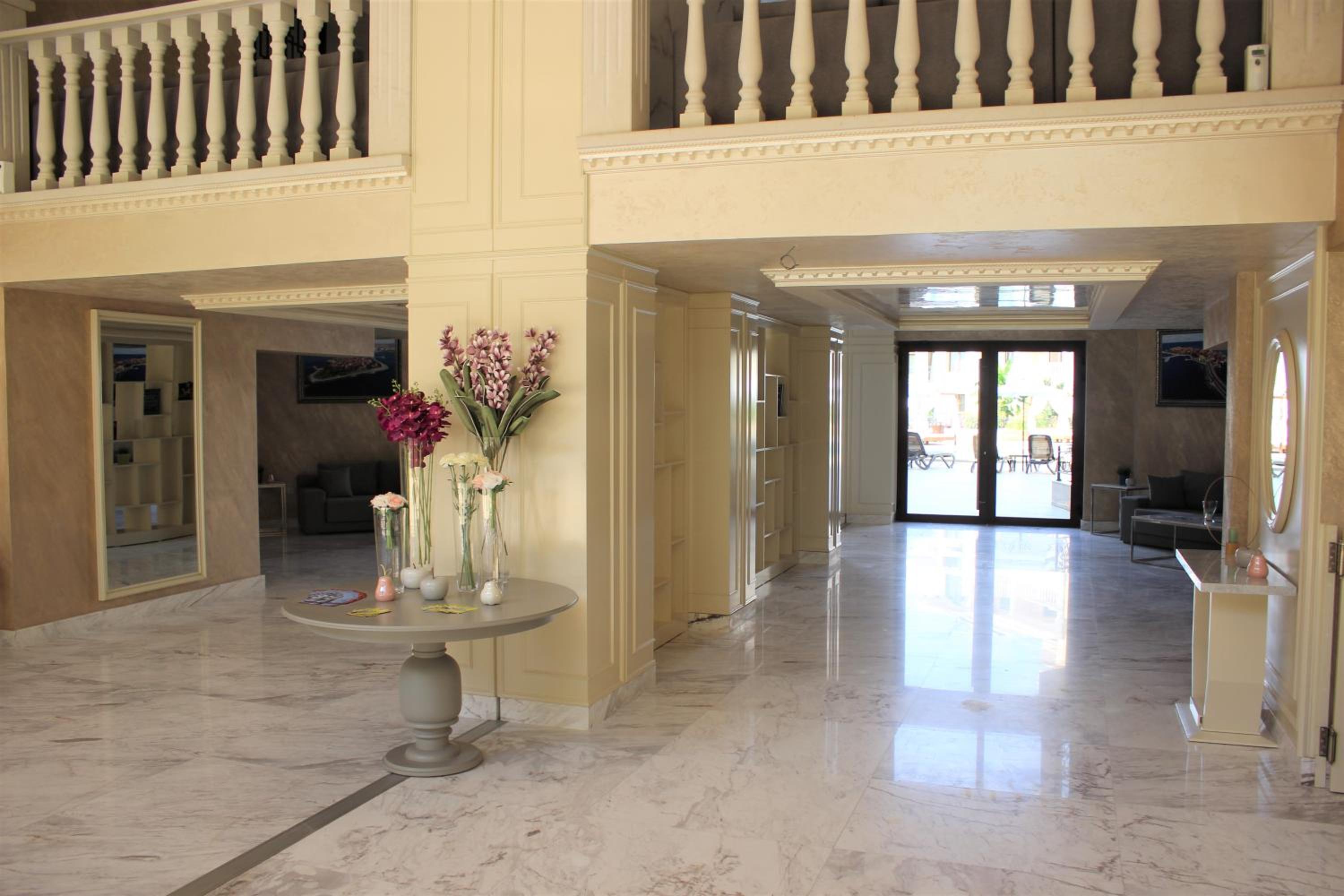 Valencia Gardens Luxury Studios
