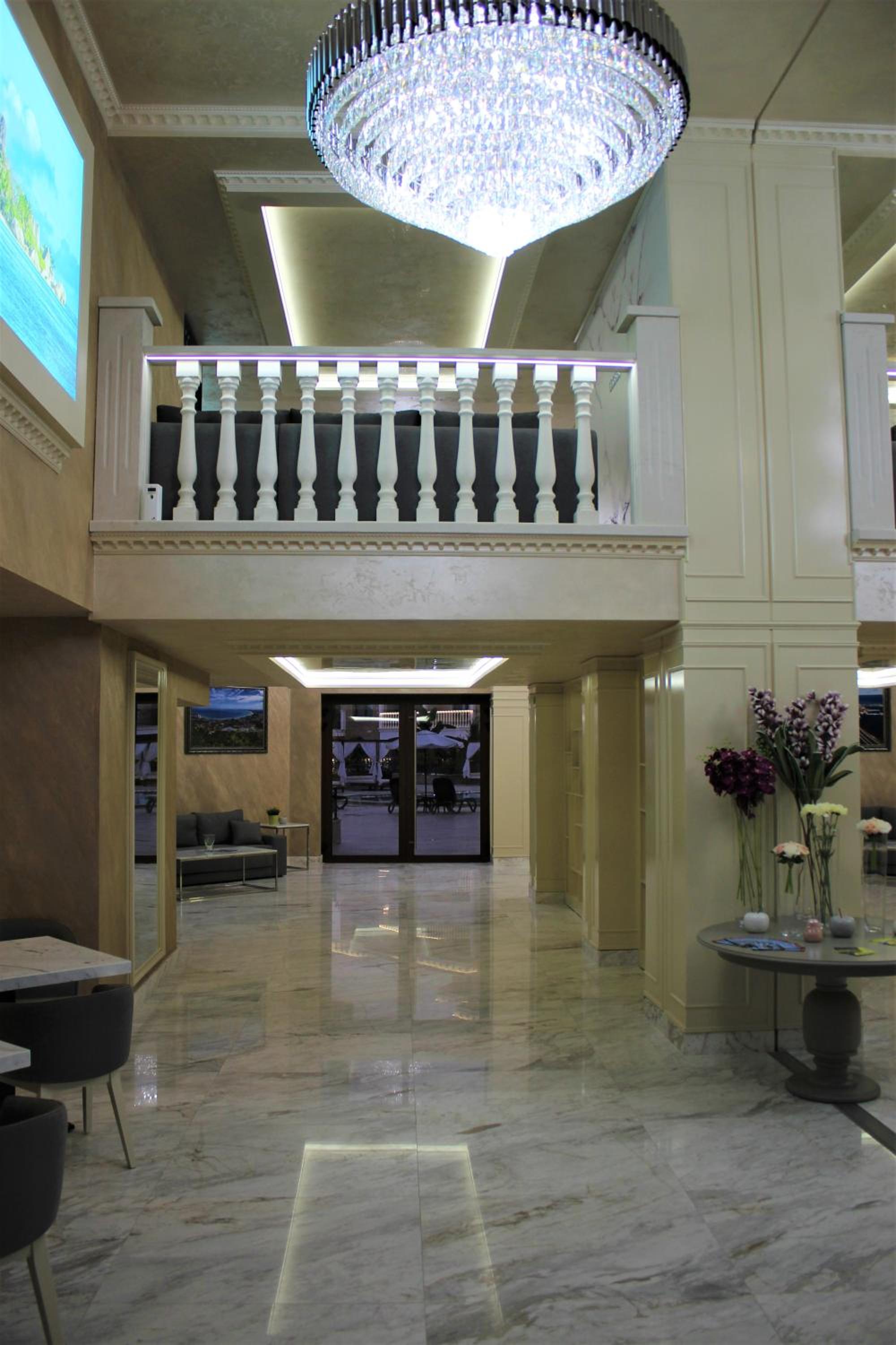 Valencia Gardens Luxury Studios