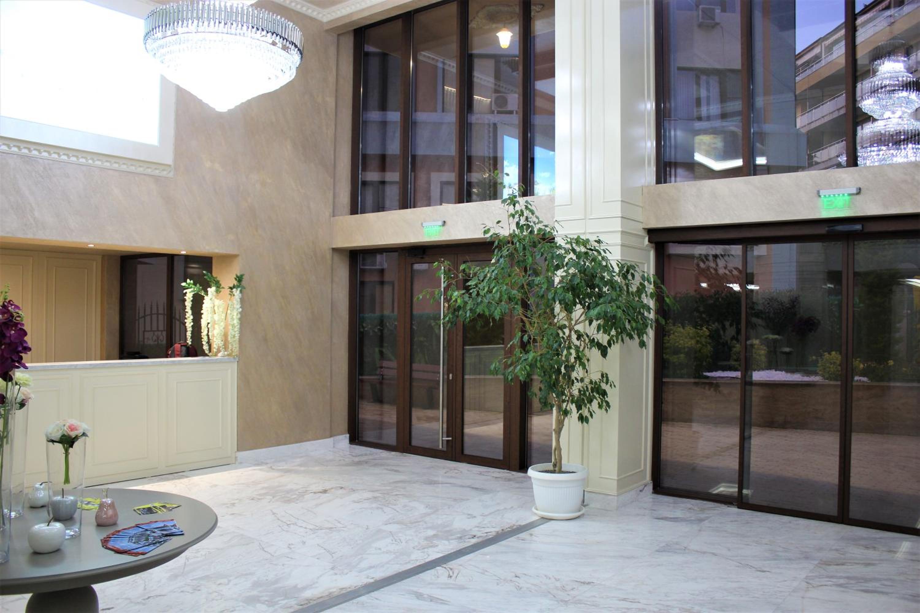 Valencia Gardens Luxury Studios