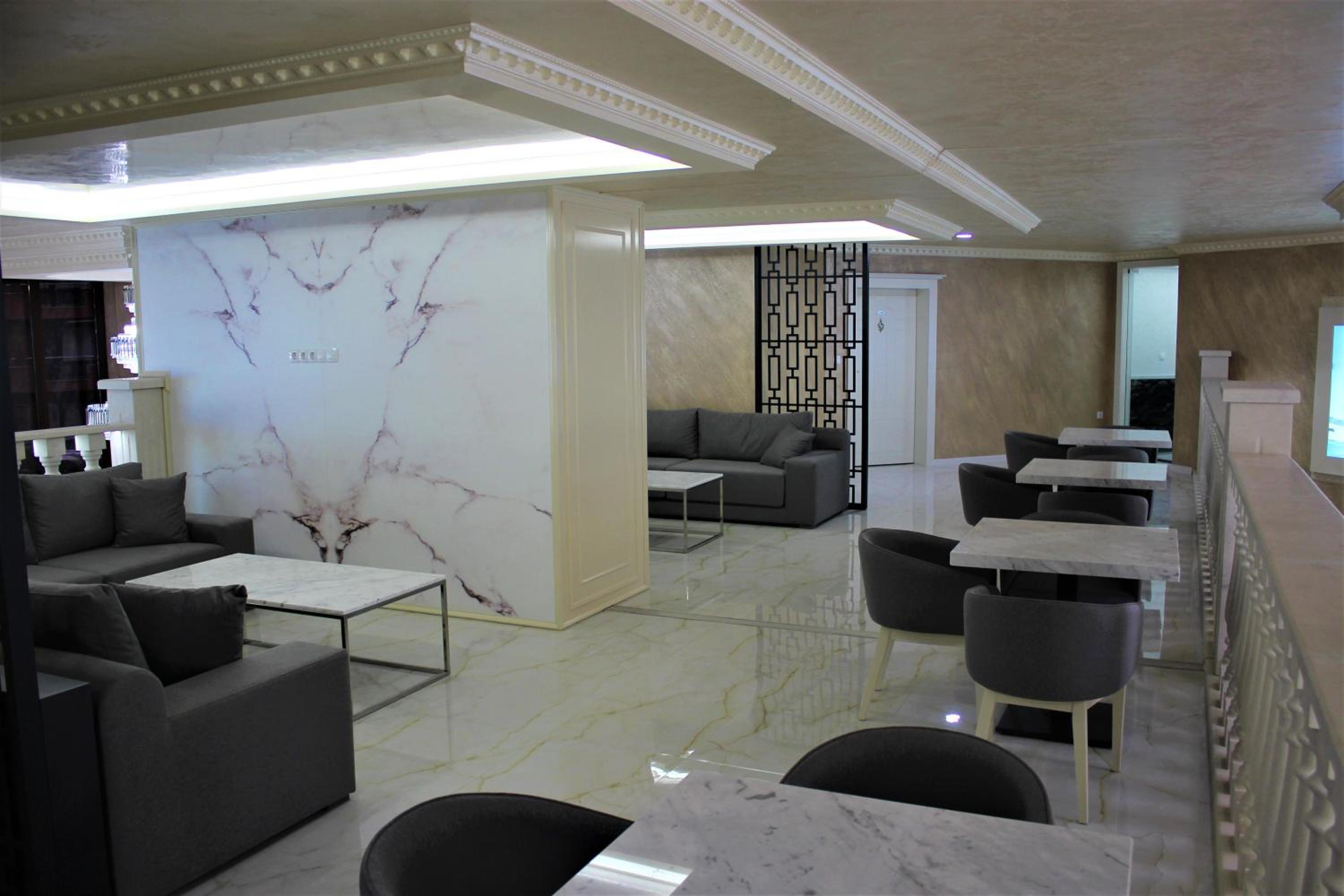 Valencia Gardens Luxury Studios