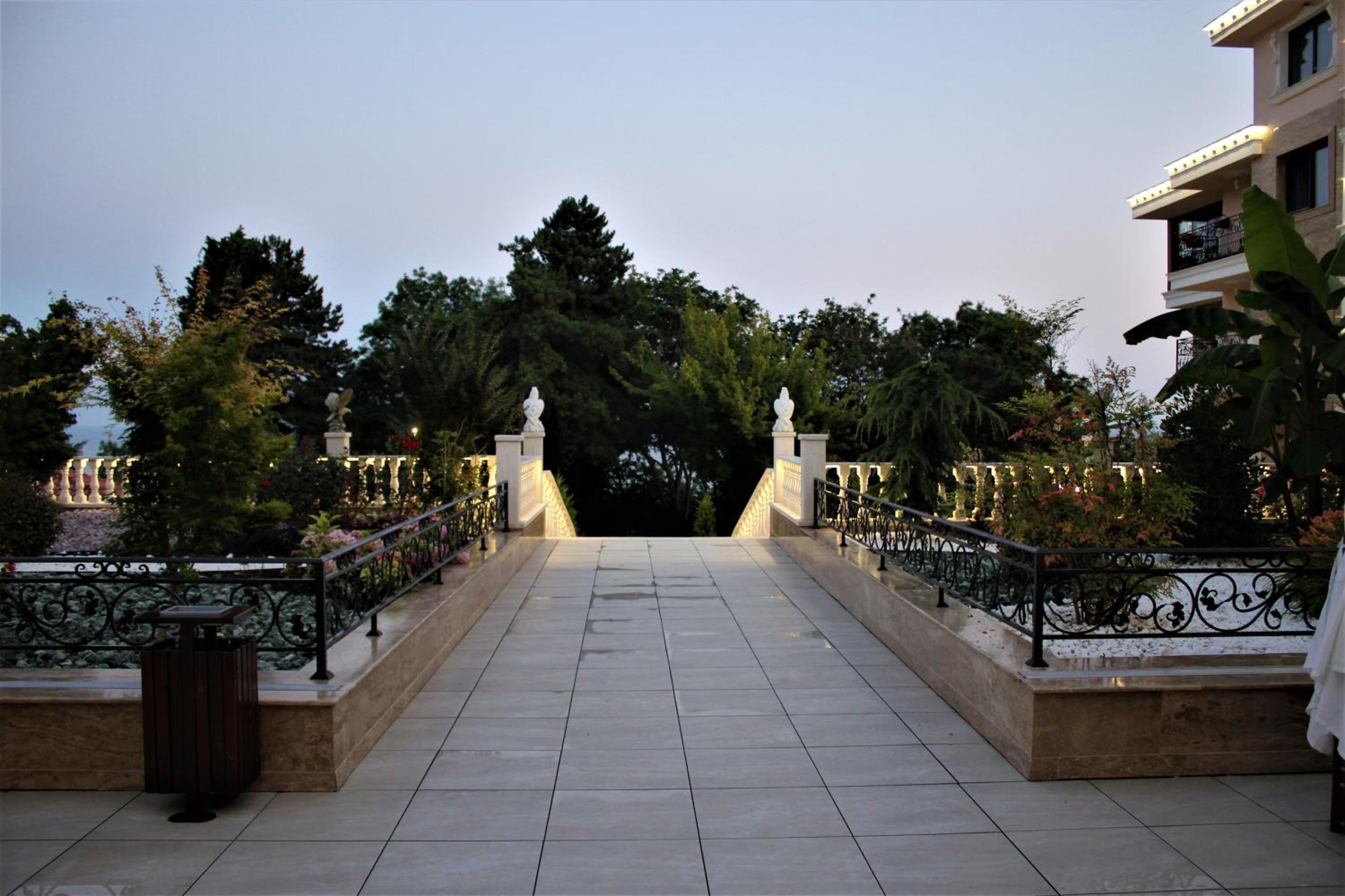 Valencia Gardens Luxury Studios