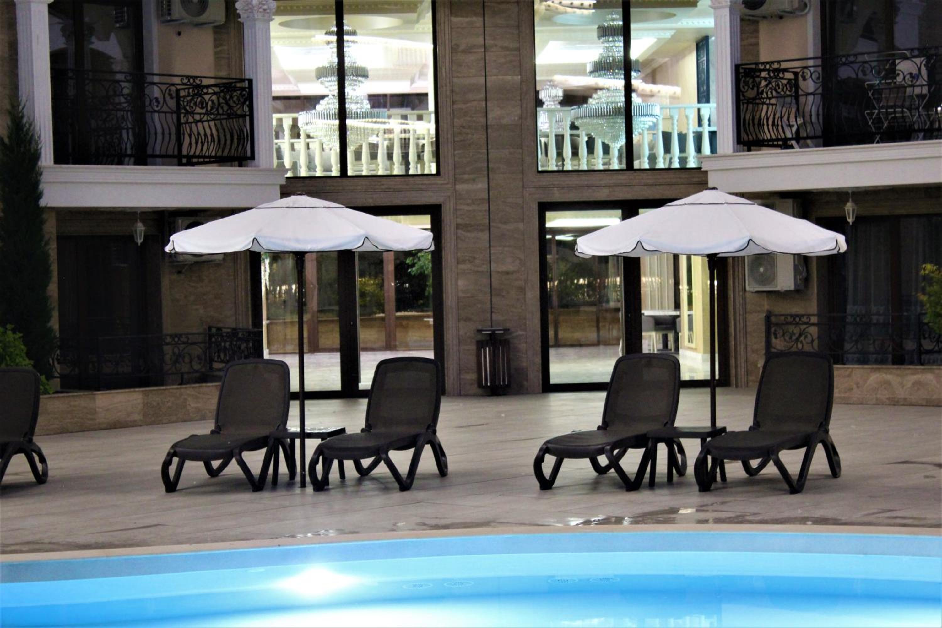 Valencia Gardens Luxury Studios