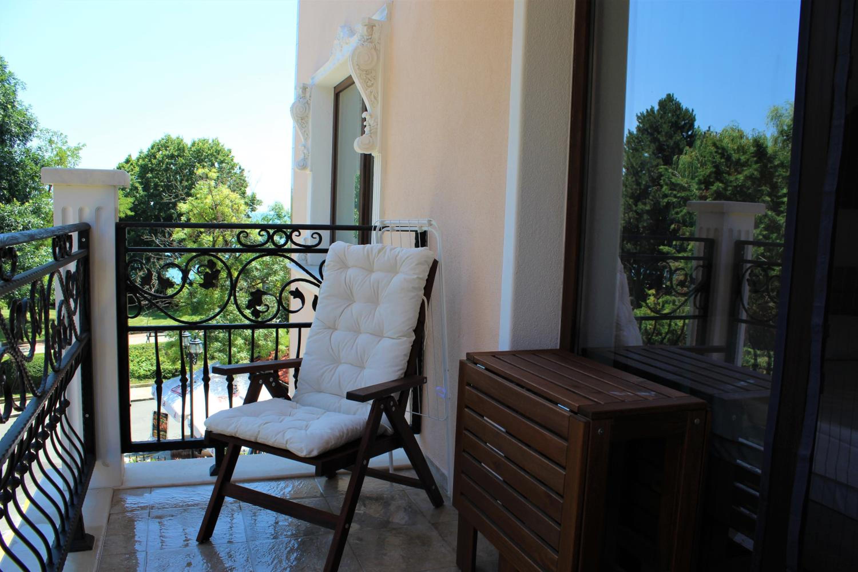 Valencia Gardens Luxury Studios