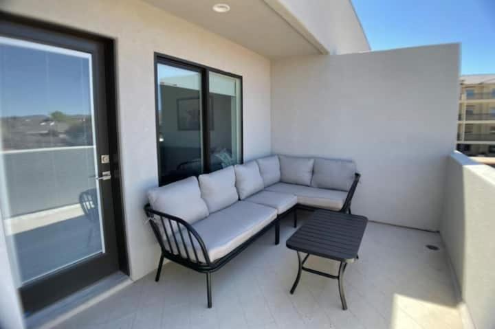 New Family-Friendly Townhome w/ Pool & Hot Tub view 4