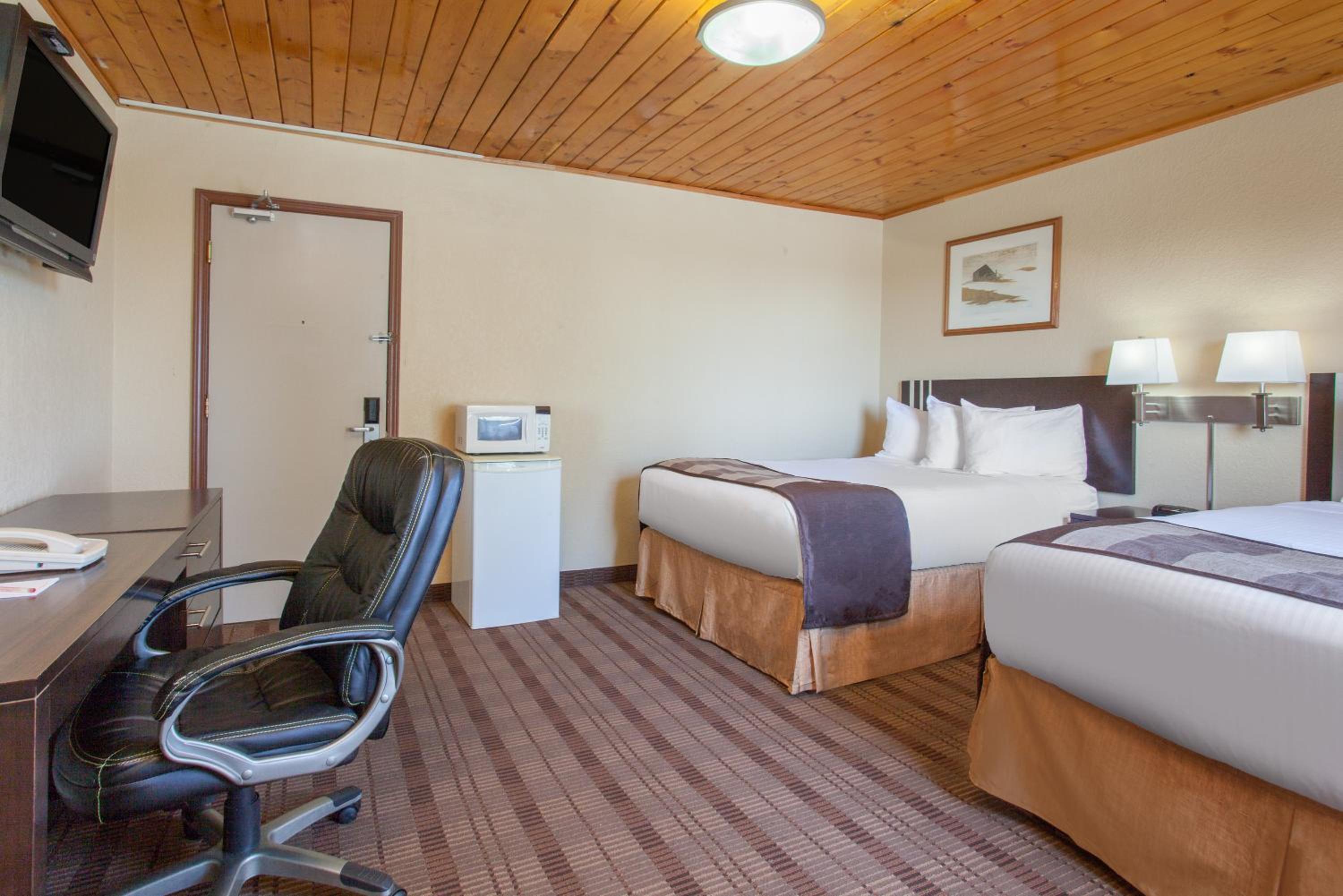 Medicine Hat Vacations - Econo Lodge Inn  Suites - Property Image 4