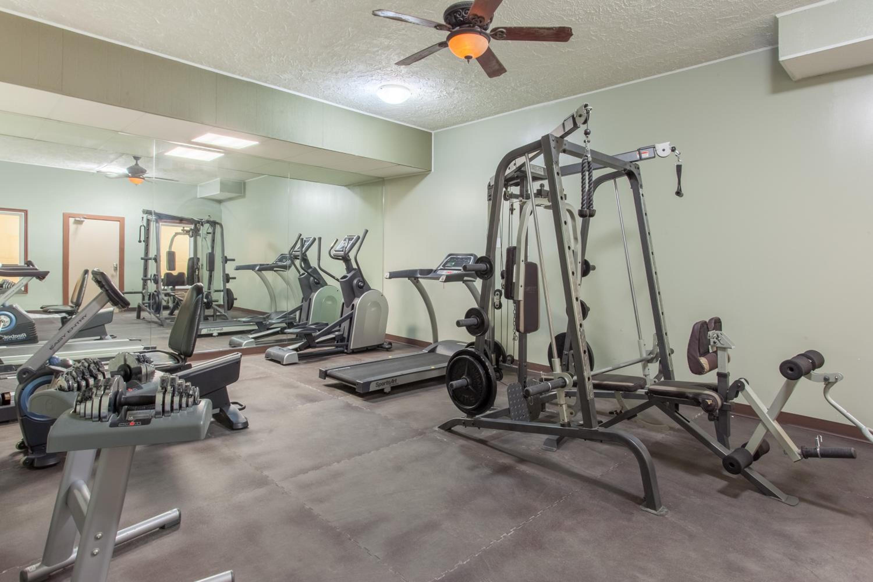 Medicine Hat Vacations - Econo Lodge Inn  Suites - Property Image 2